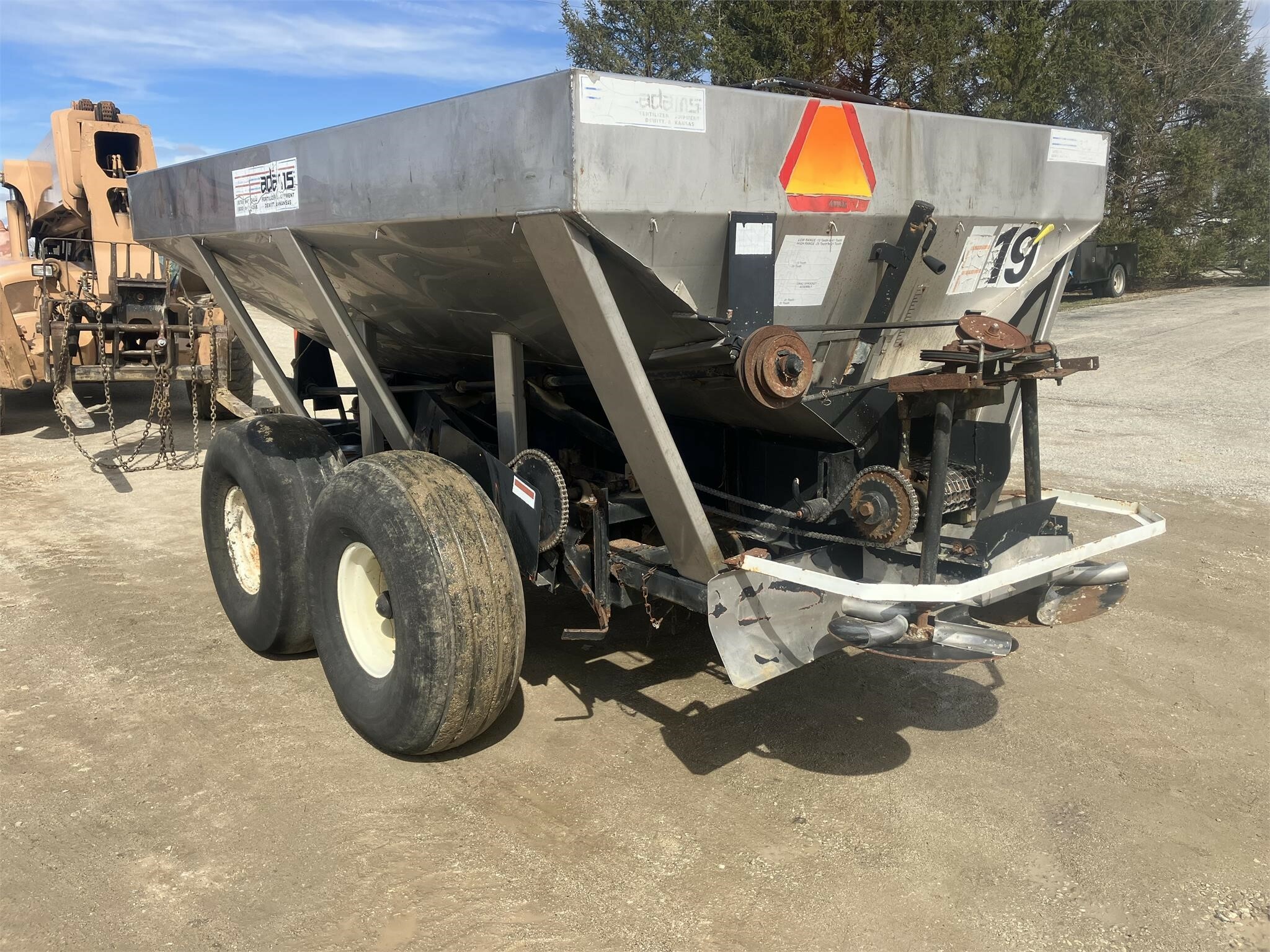 Adams Fertilizer Equipment 6T PullType Fertilizer Spreader 8,000