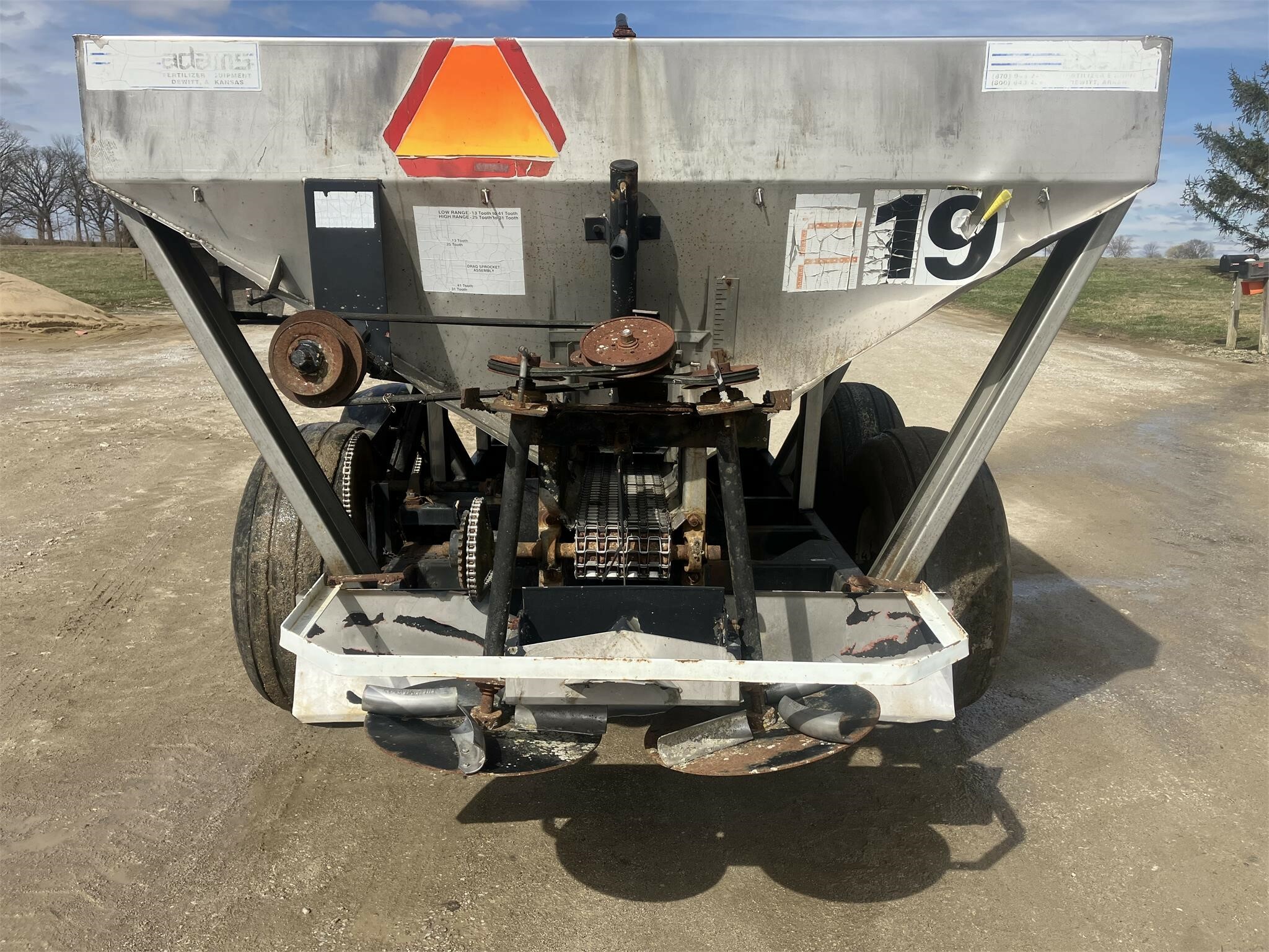 Adams Fertilizer Equipment 6T PullType Fertilizer Spreader 8,000