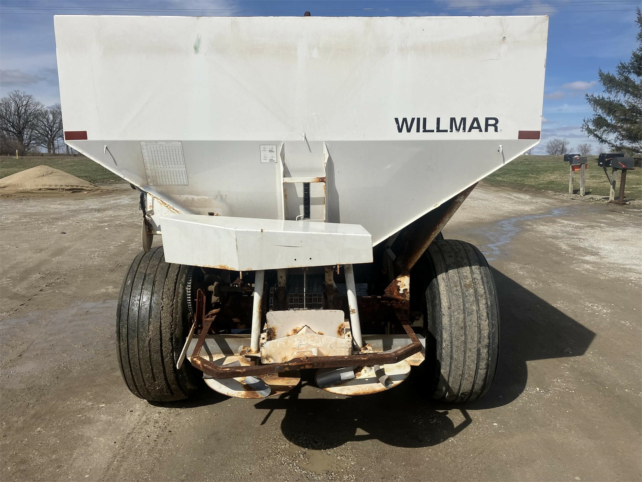 Willmar S800 SelfPropelled Fertilizer Spreader 8,000 Machinery Pete
