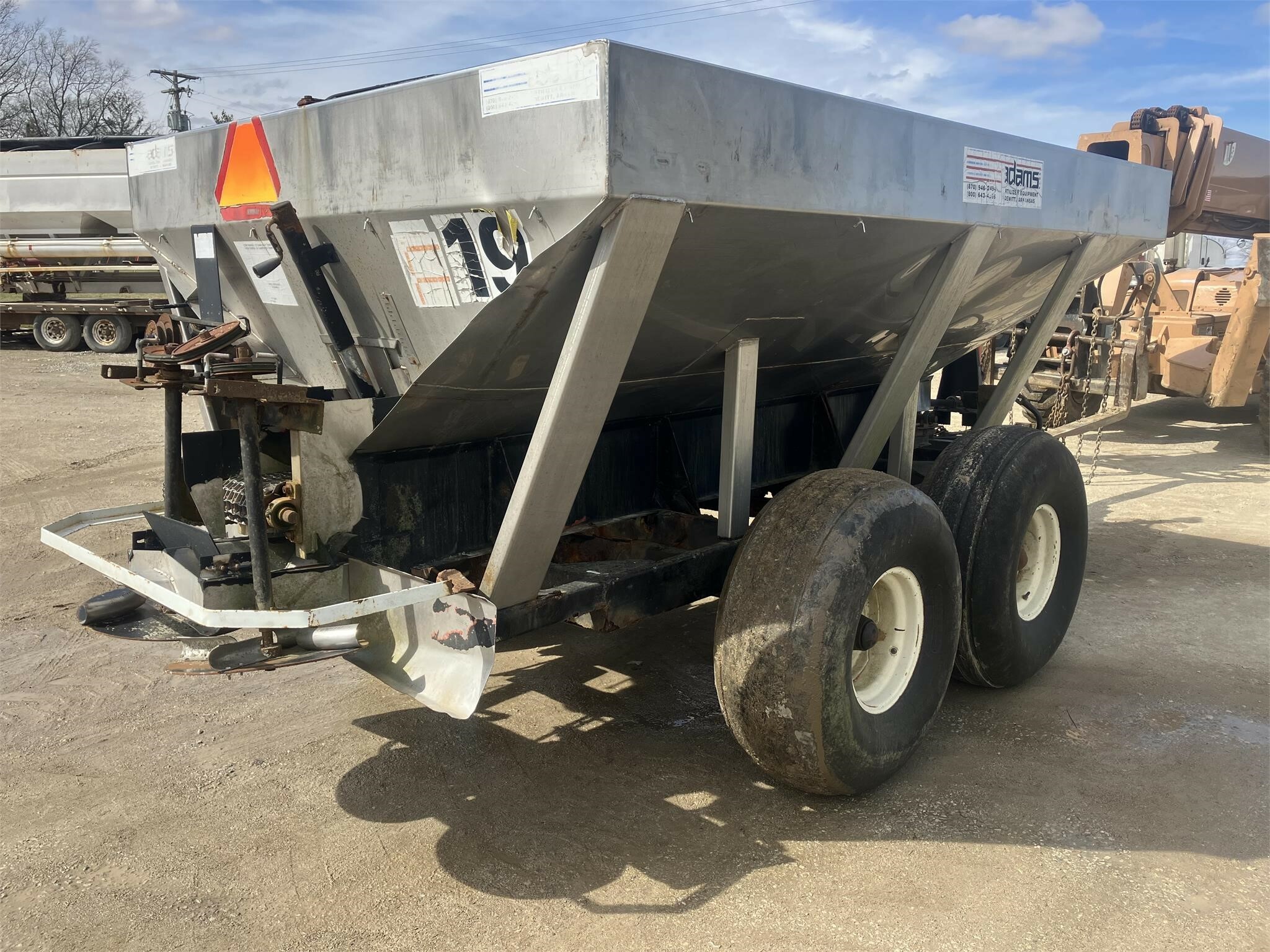 Adams Fertilizer Equipment 6T PullType Fertilizer Spreader 8,000