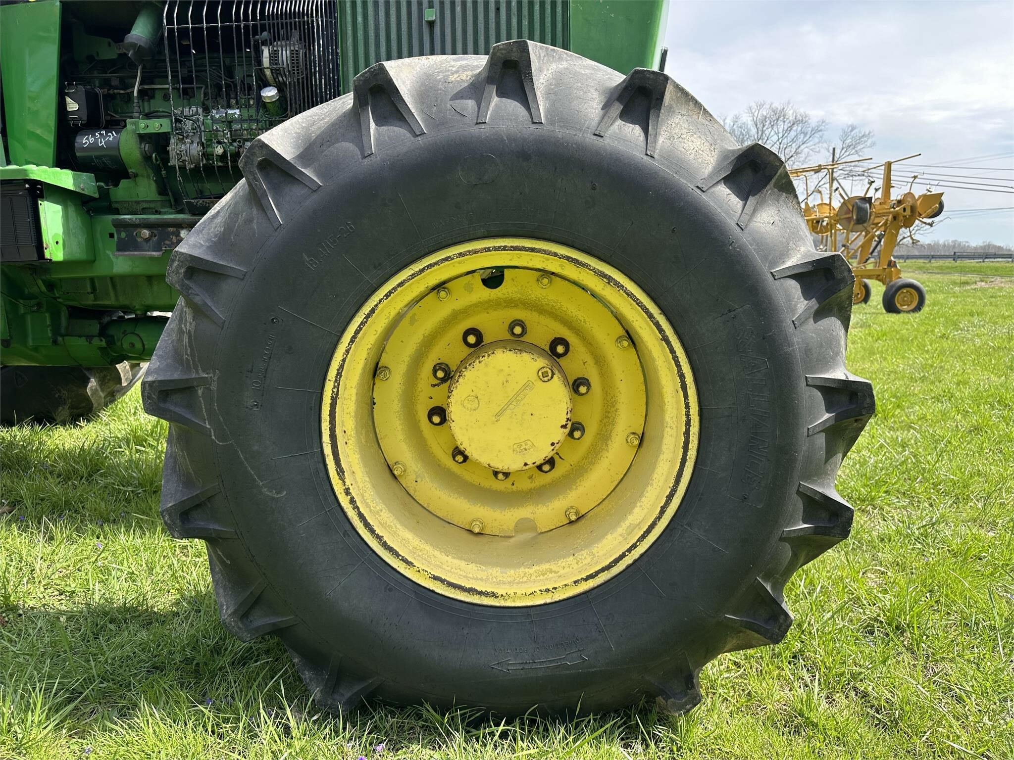 1990 John Deere 4255 Tractor