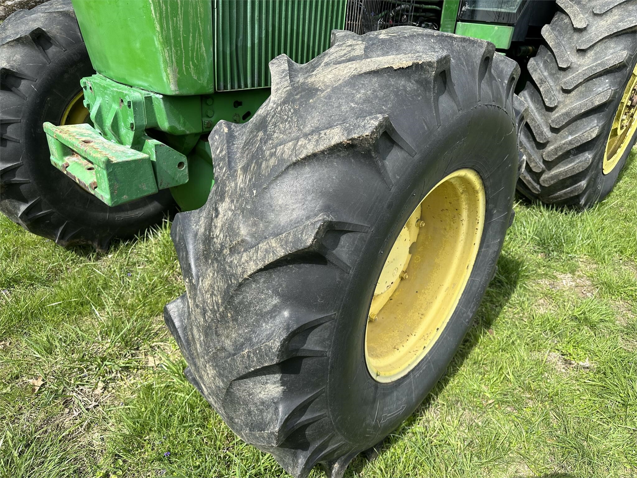 1990 John Deere 4255 Tractor
