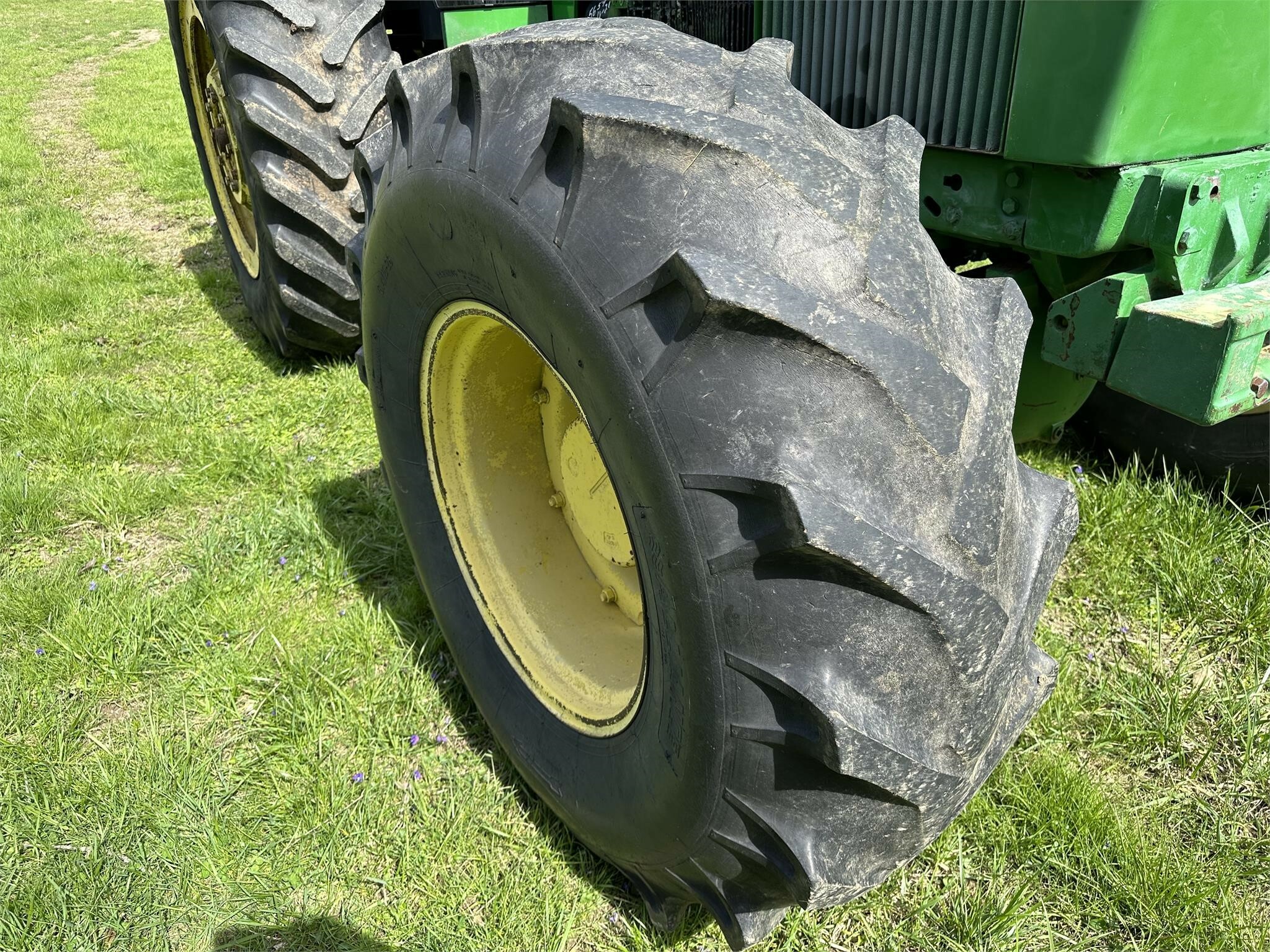 1990 John Deere 4255 Tractor