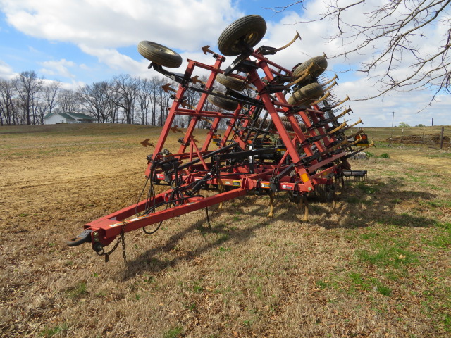  Case IH Tigermate II Field Cultivator