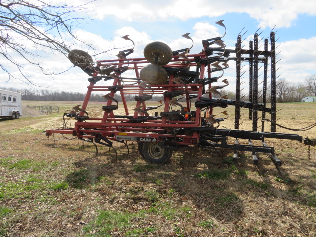 Case IH Tigermate II Field Cultivator