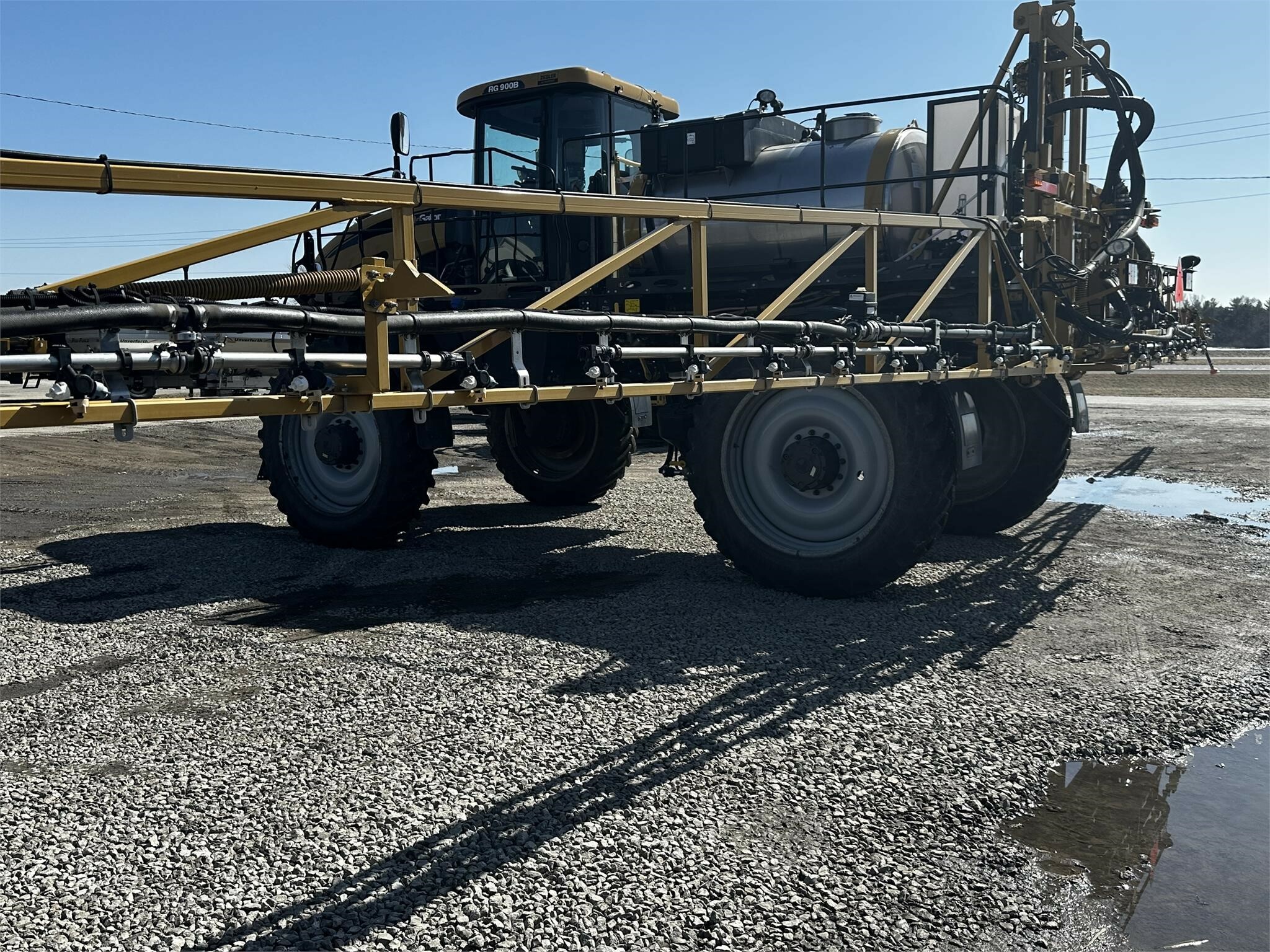 2015 ROGATOR RoGator RG900 SelfPropelled Sprayer 90,000 Machinery