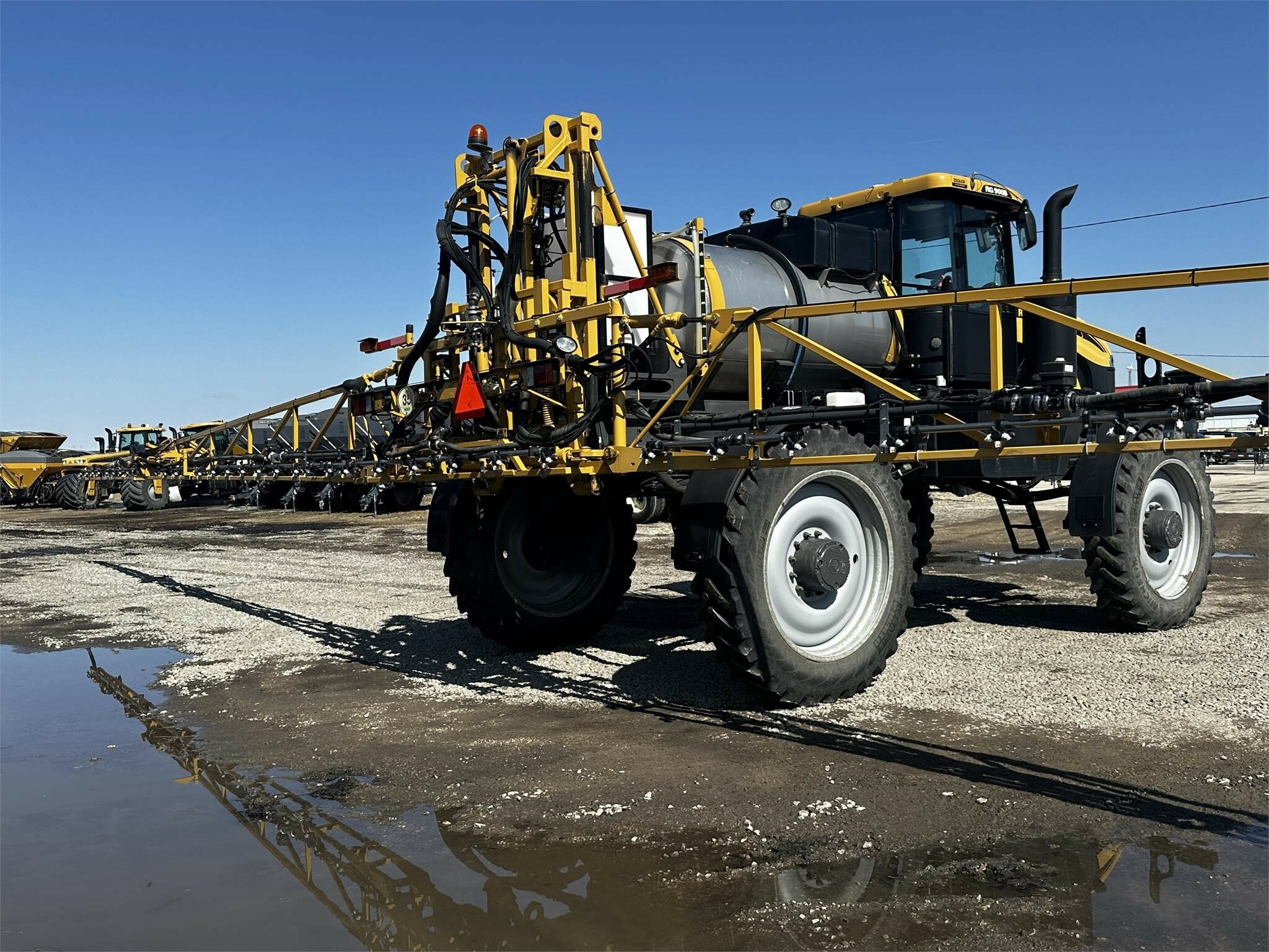 2015 ROGATOR RoGator RG900 SelfPropelled Sprayer 90,000 Machinery Pete