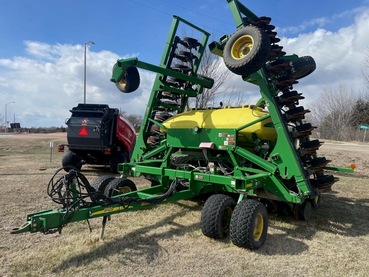 2011 John Deere 1990 Air Seeder 75,500 Machinery Pete