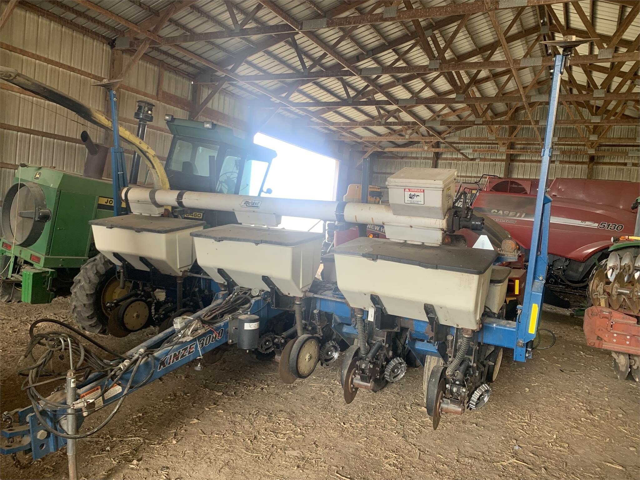 2012 Kinze 3000 Planter 29,500 Machinery Pete