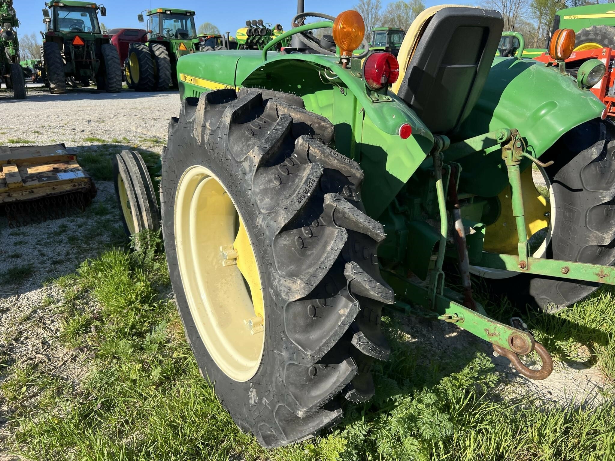 1981 John Deere 950 Tractor 6,600 Machinery Pete