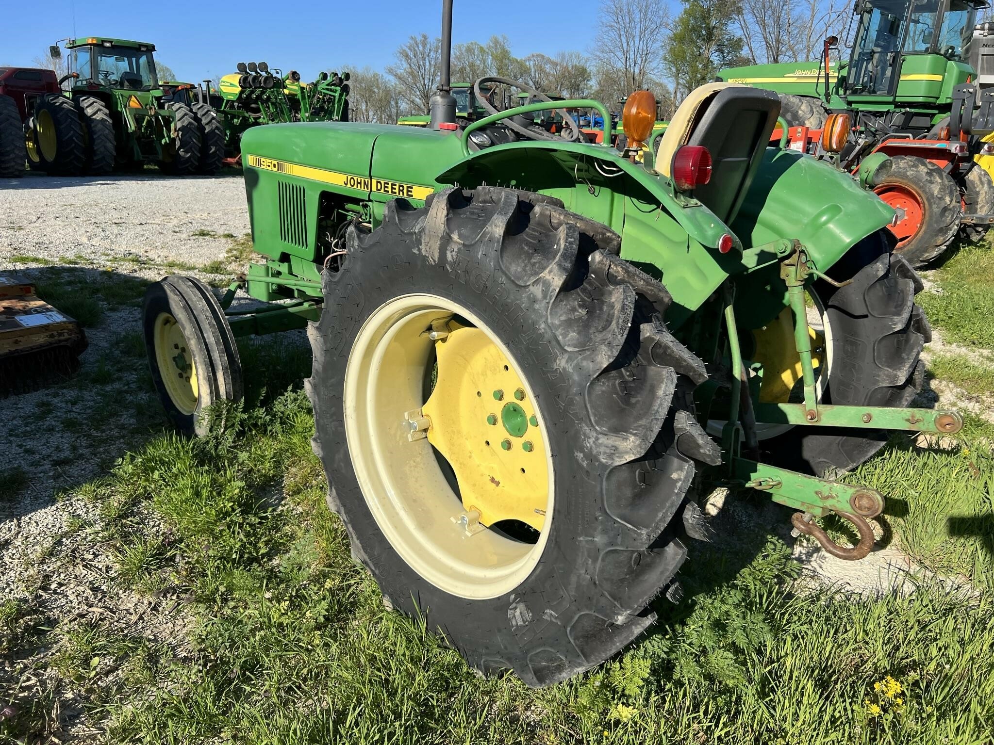 1981 John Deere 950 Tractor 6,600 Machinery Pete