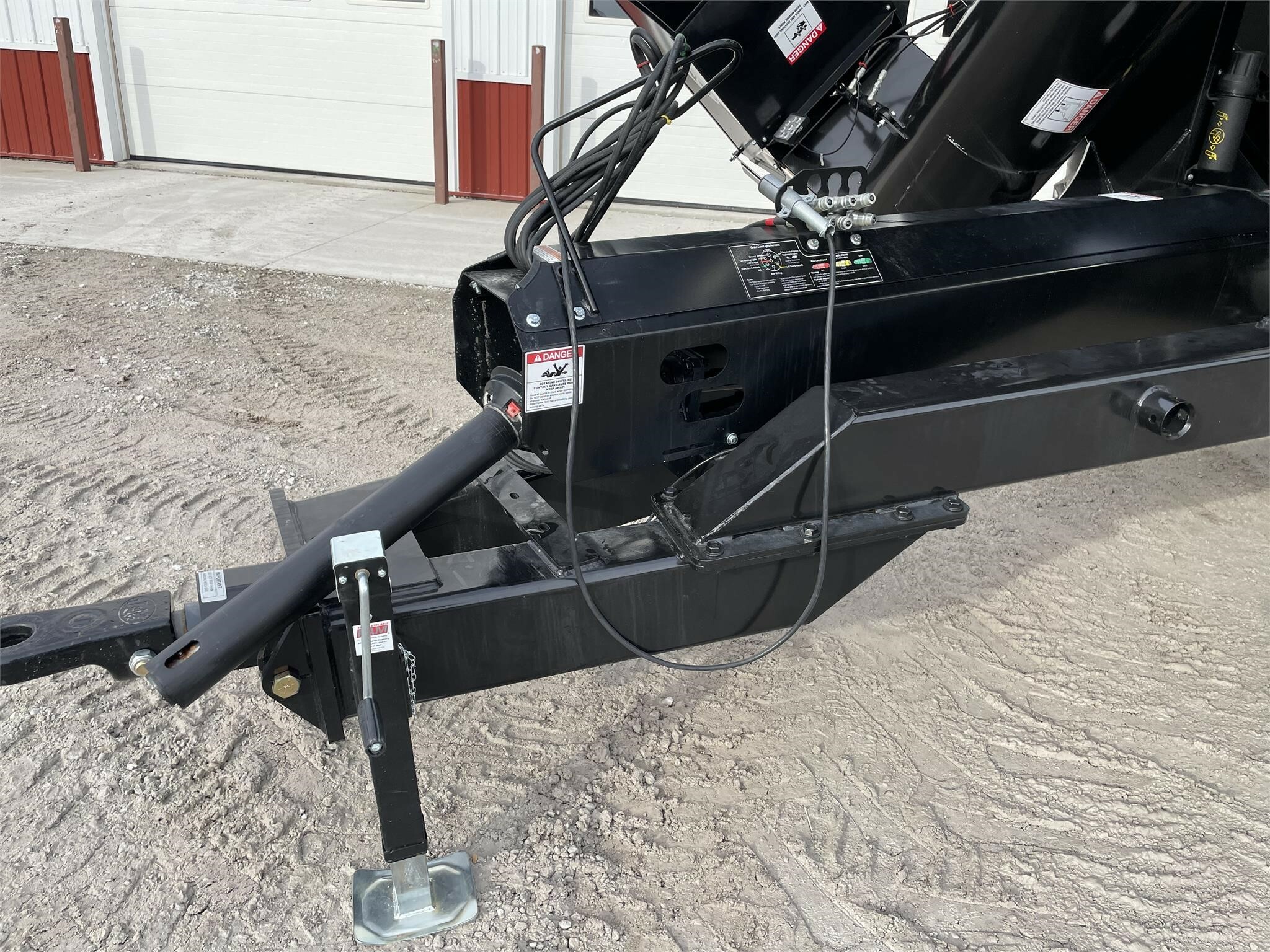 2023 J&M 812-18 Grain Cart