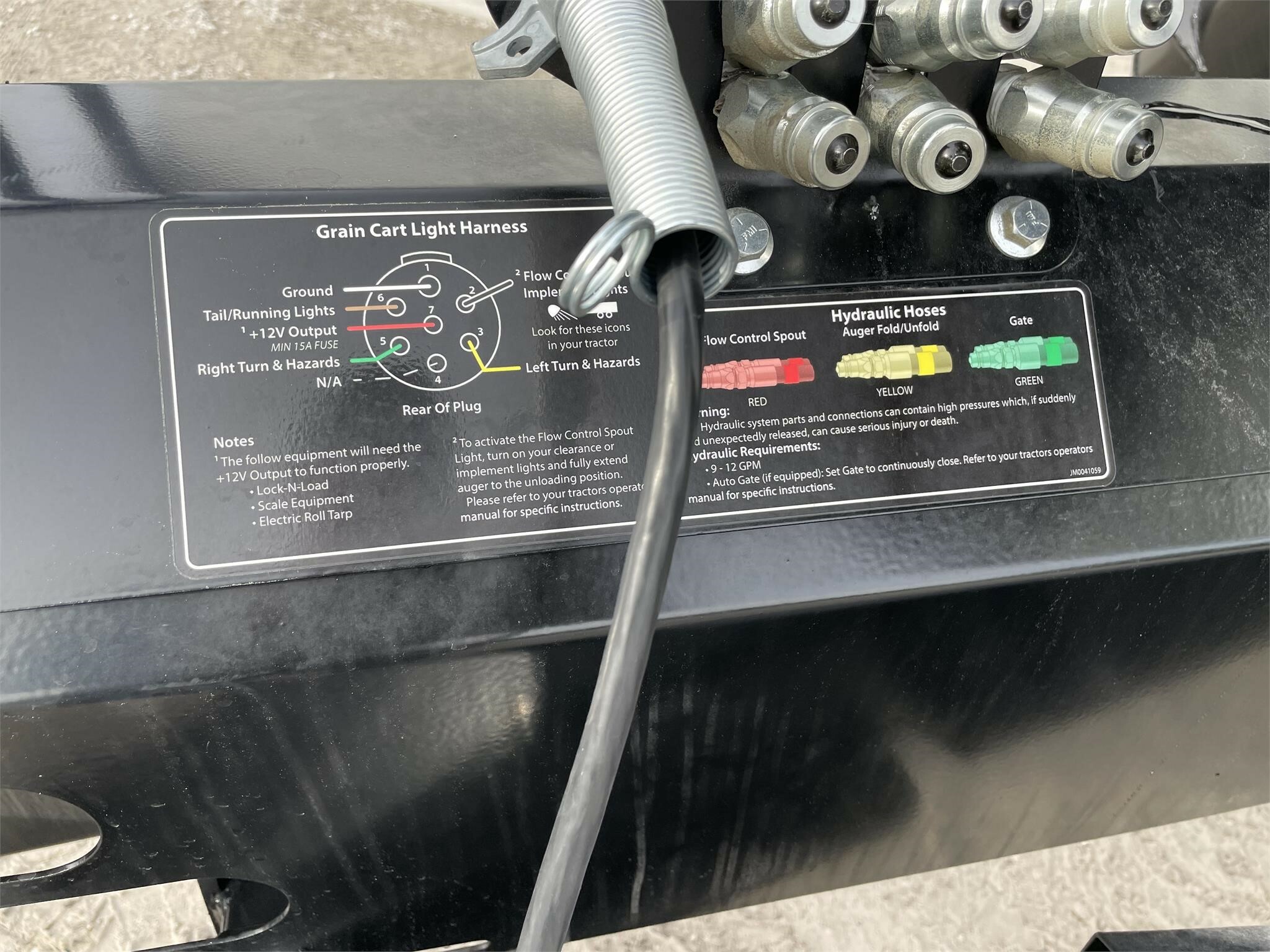 2023 J&M 812-18 Grain Cart