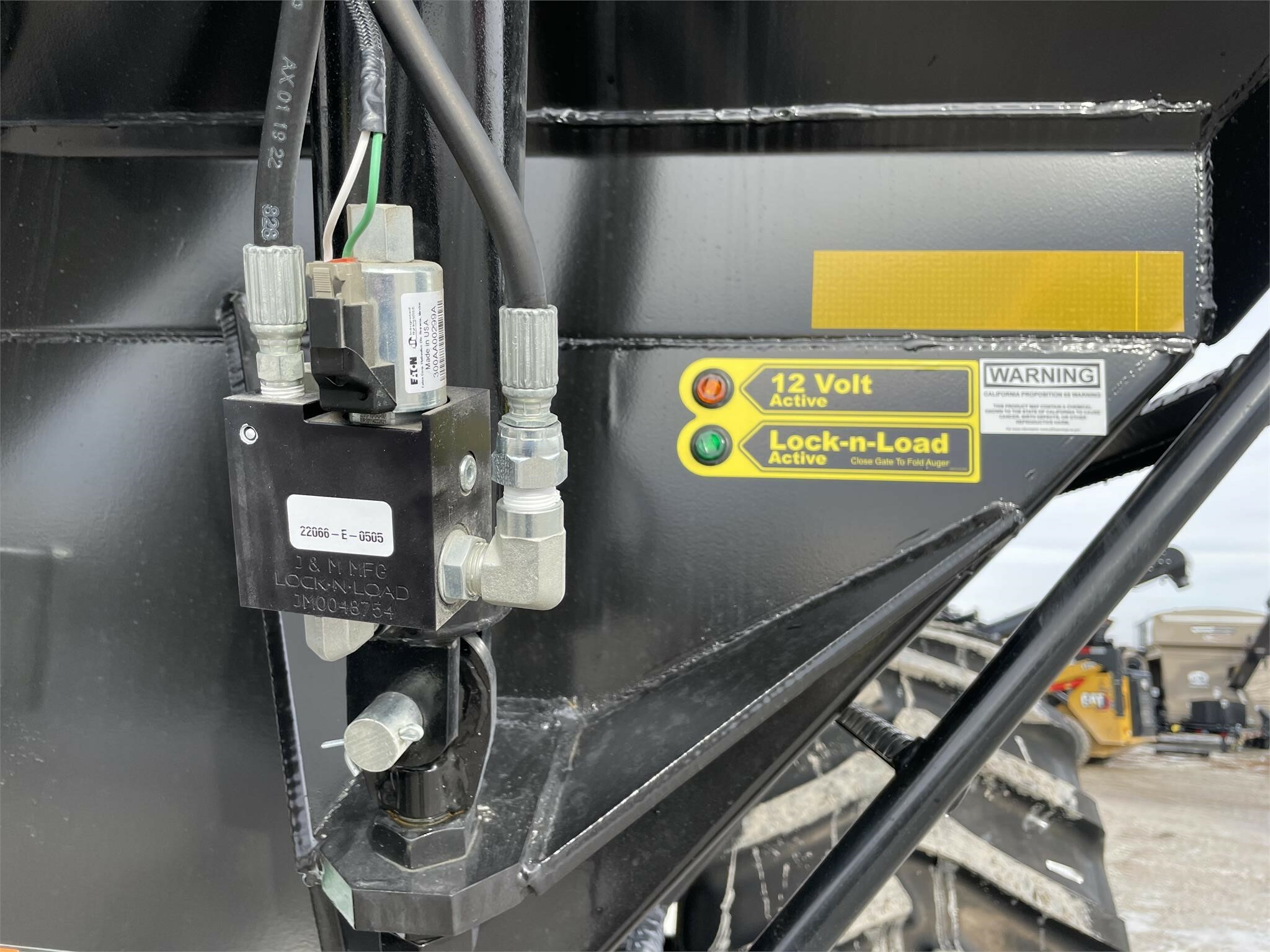 2023 J&M 812-18 Grain Cart