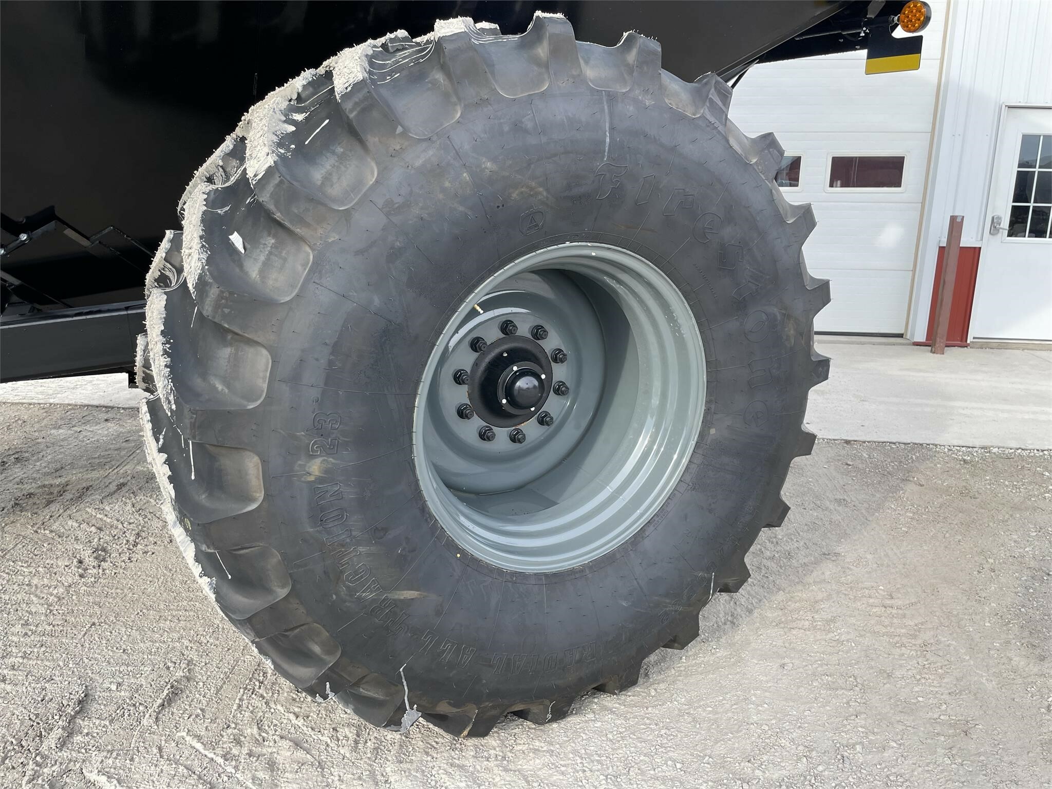 2023 J&M 812-18 Grain Cart