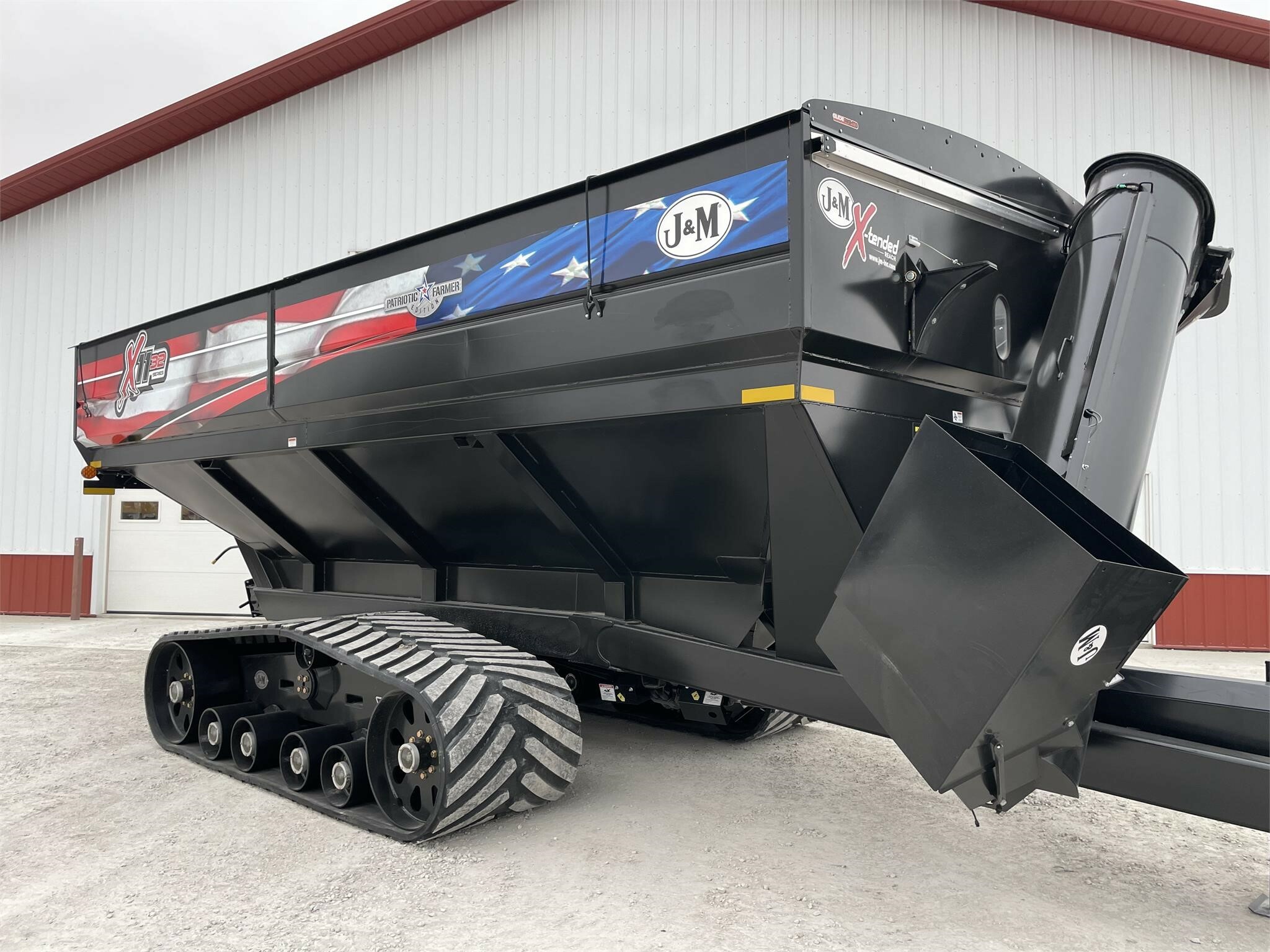 2023 J&M 1132-22T Grain Cart