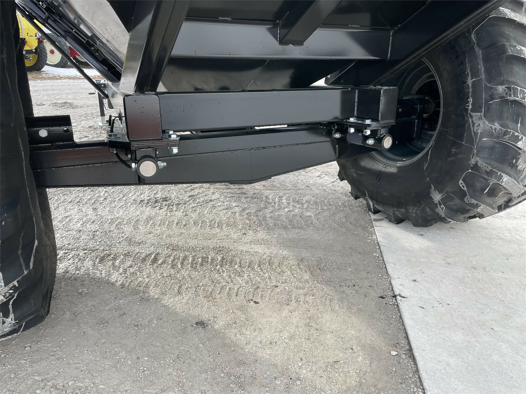 2023 J&M 812-18 Grain Cart