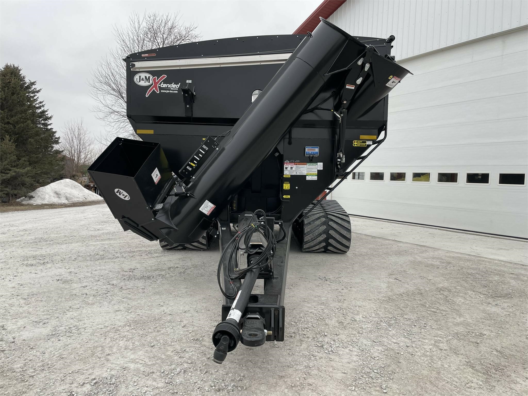2023 J&M 1132-22T Grain Cart