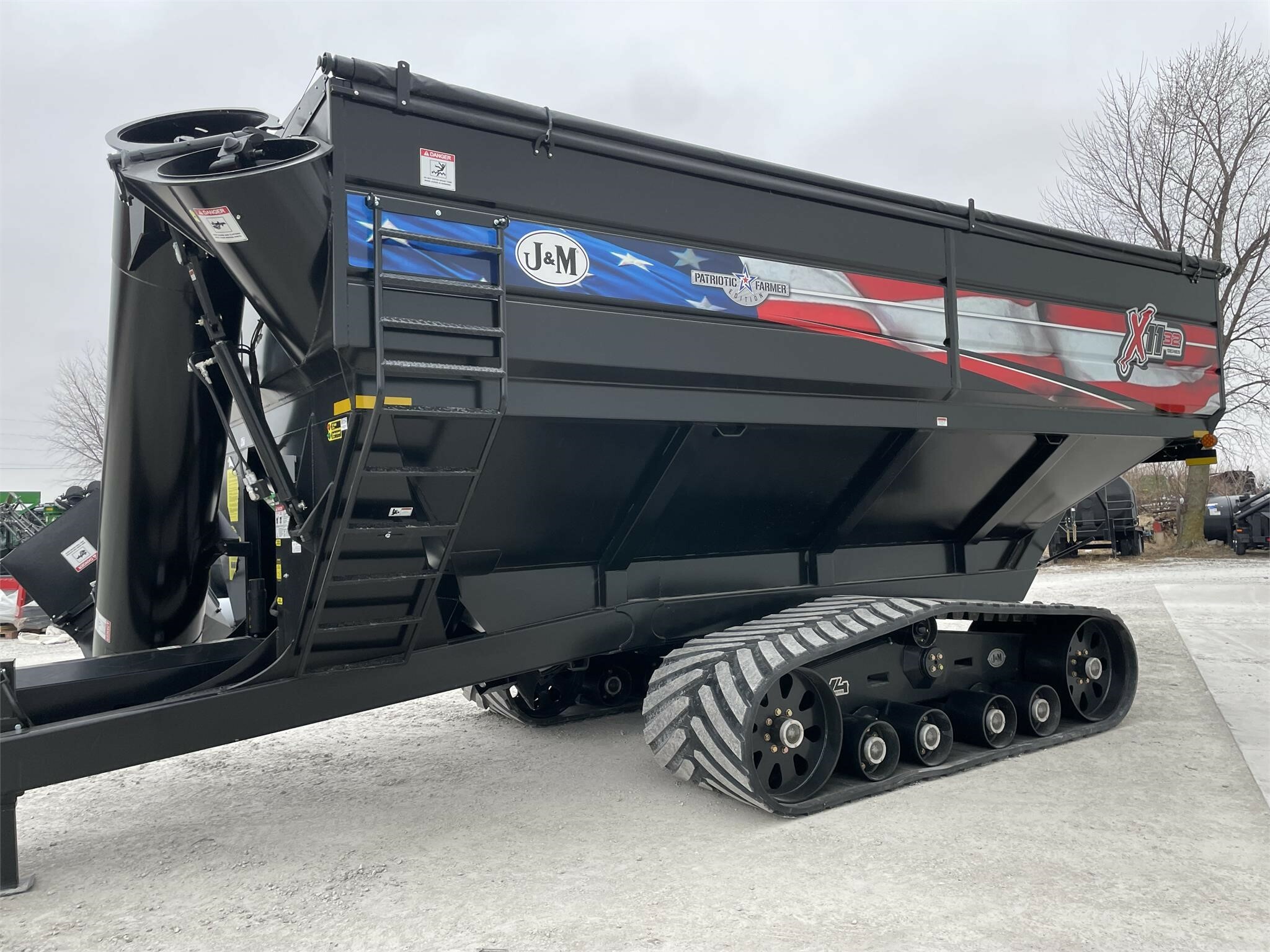 2023 J&M 1132-22T Grain Cart