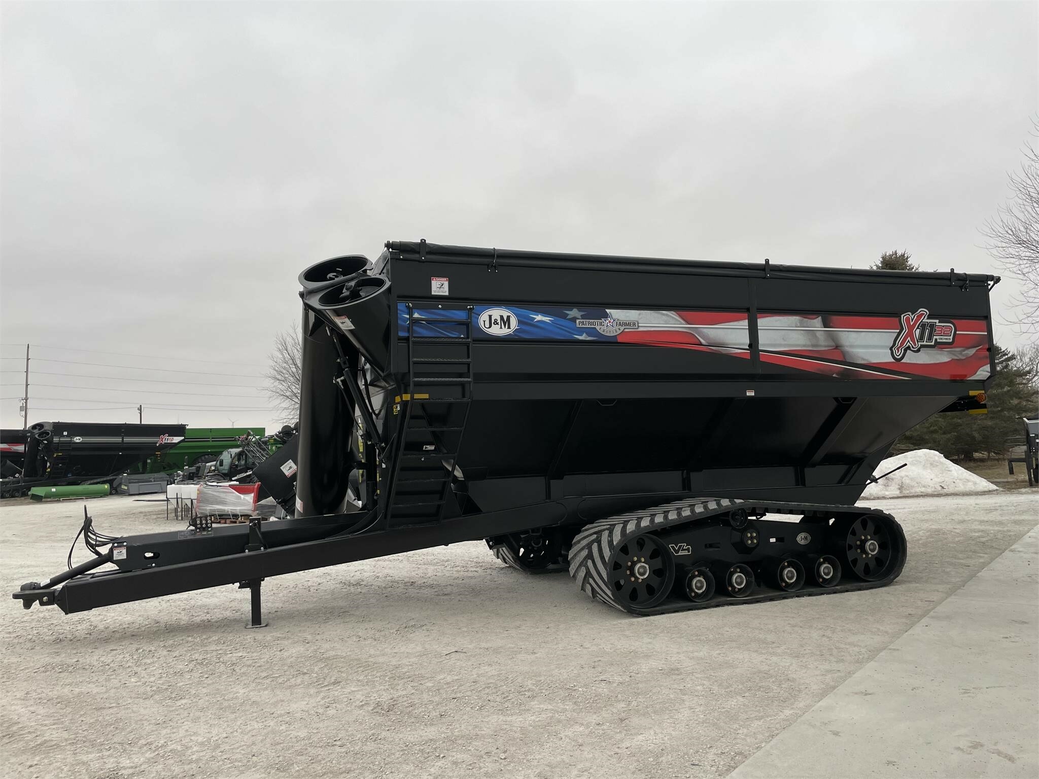 2023 J&M 1132-22T Grain Cart