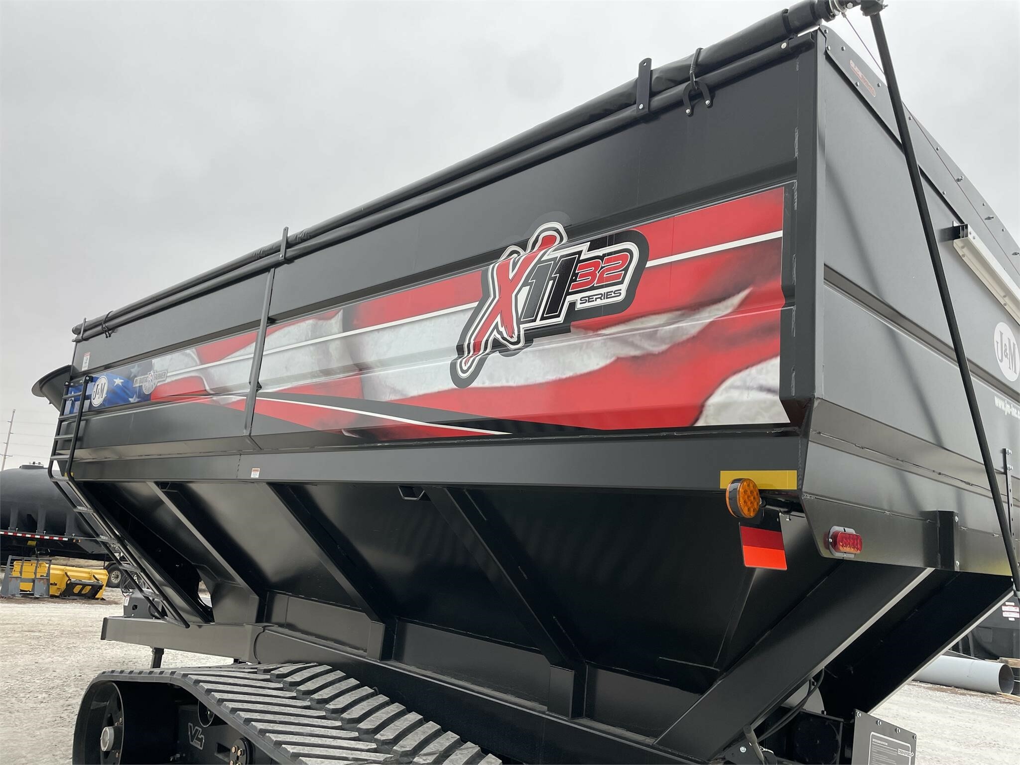 2023 J&M 1132-22T Grain Cart