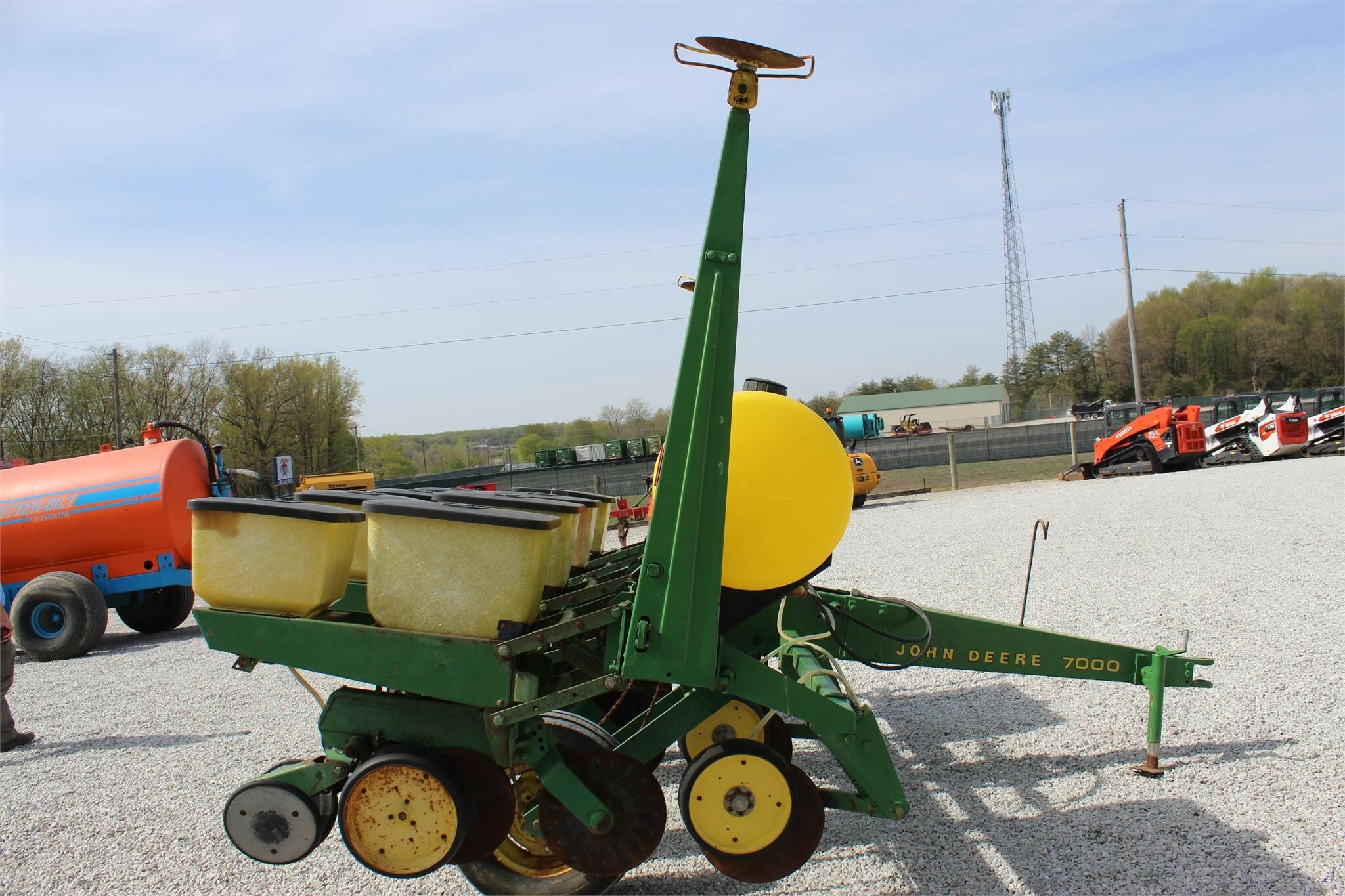 John Deere 7000 Planter 5,850 Machinery Pete