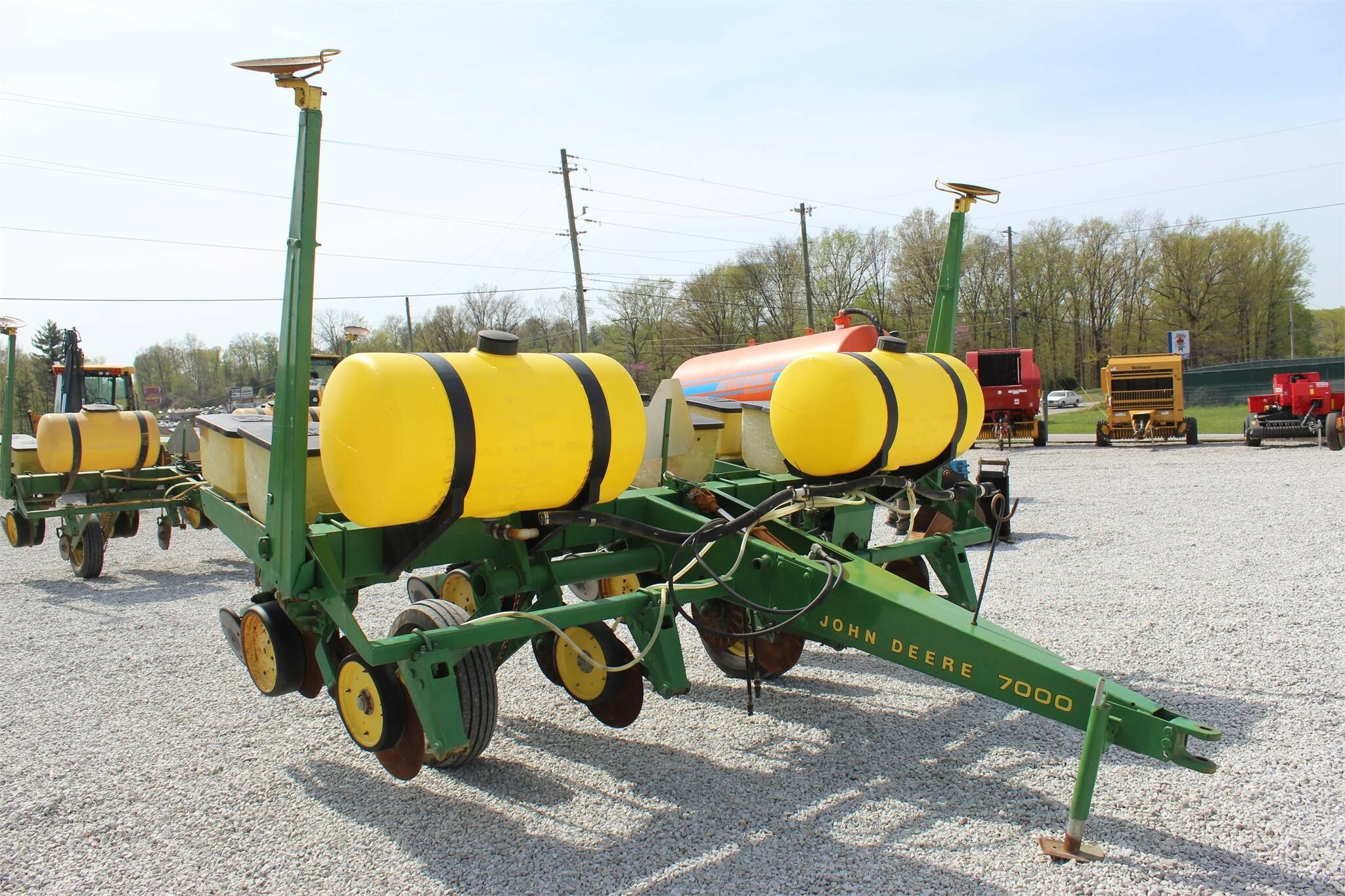 John Deere 7000 Planter 5,850 Machinery Pete