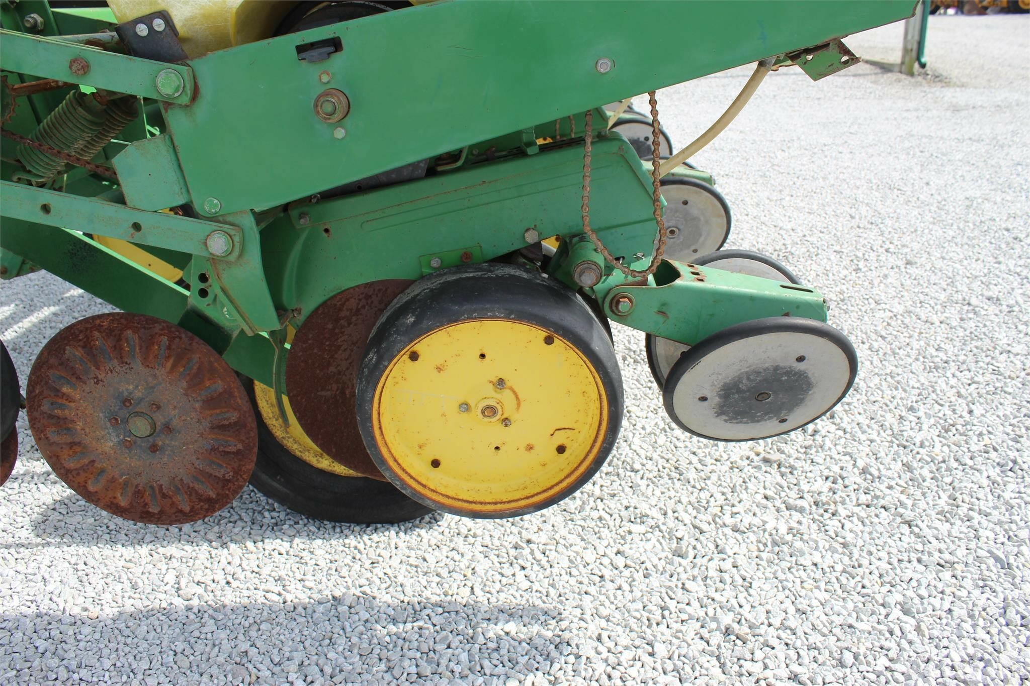 John Deere 7000 Planter 5,850 Machinery Pete