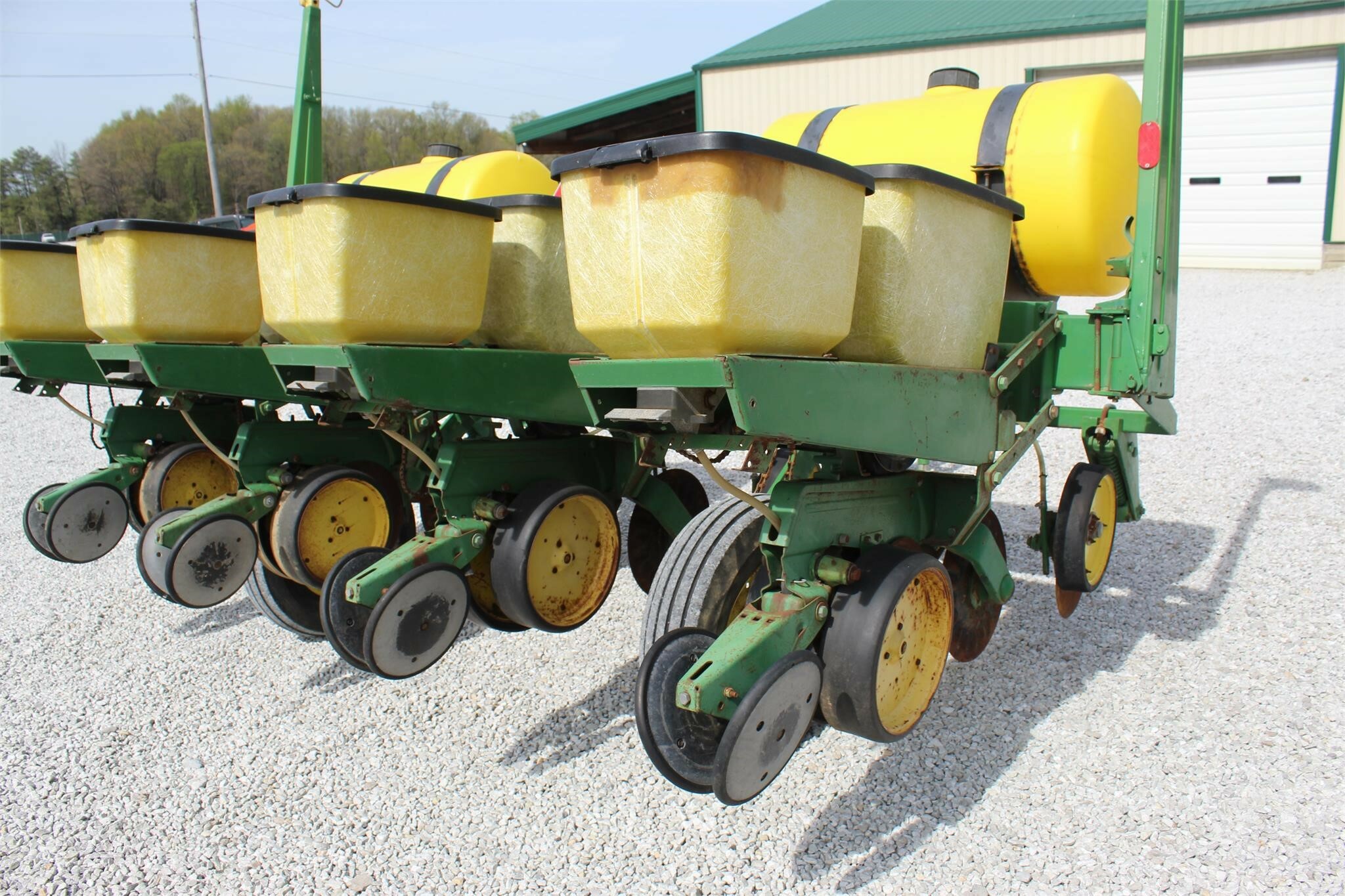 John Deere 7000 Planter 5,850 Machinery Pete