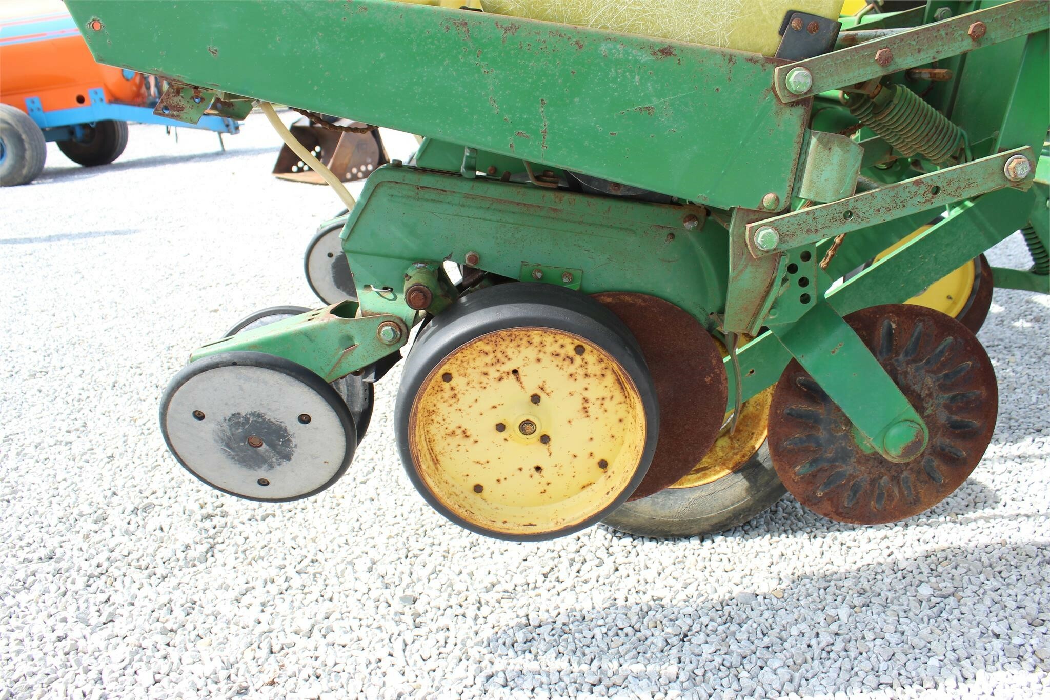 John Deere 7000 Planter 5,850 Machinery Pete