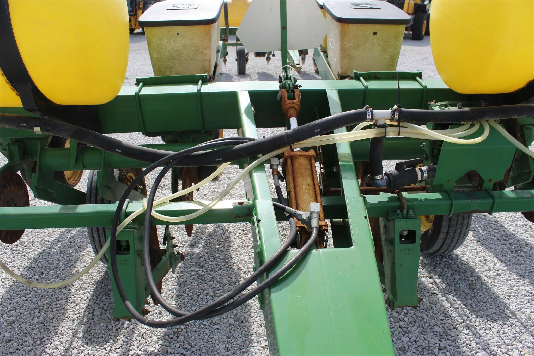 John Deere 7000 Planter 5,850 Machinery Pete