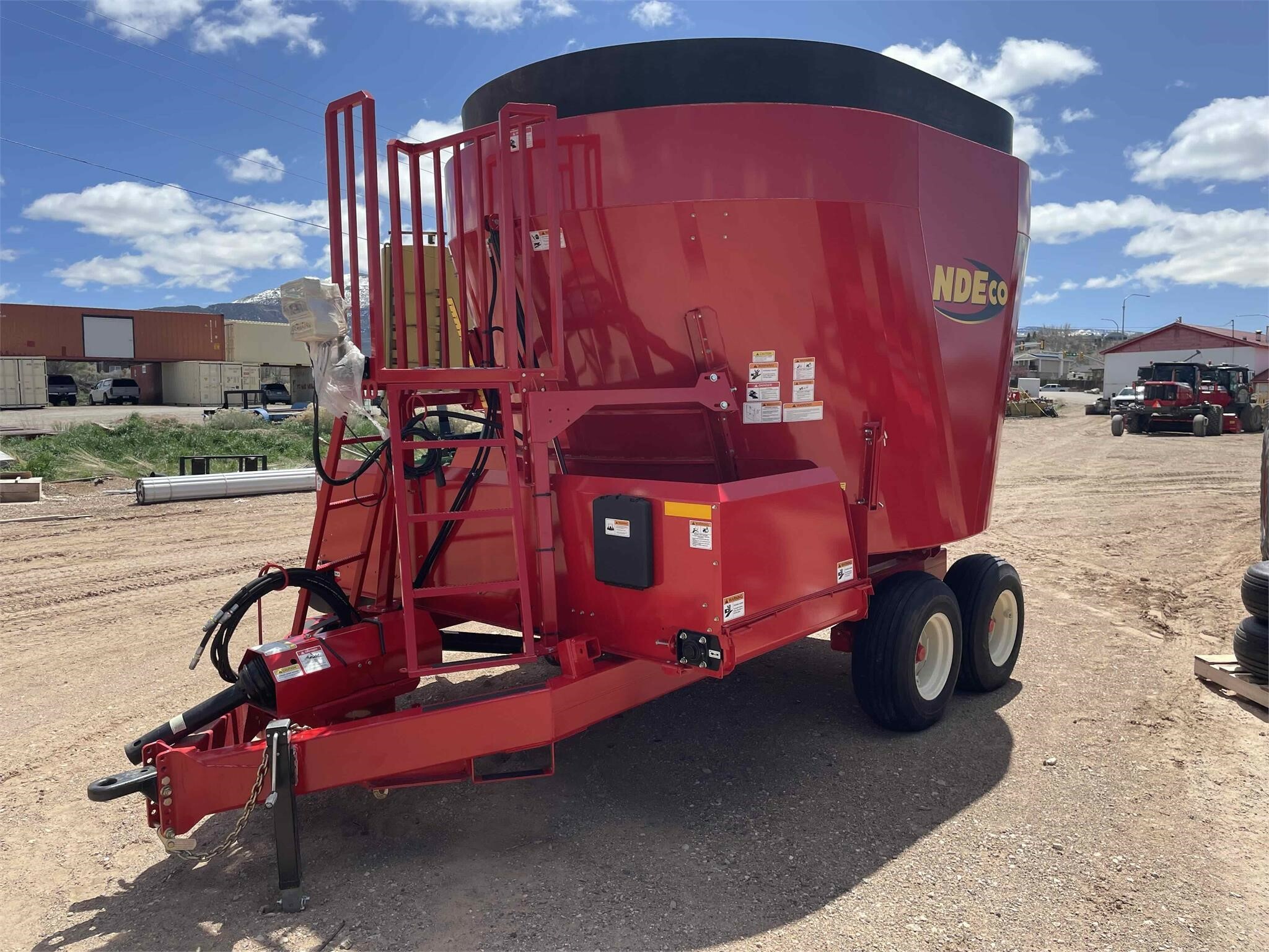 2023 NDE FS700 Feed Wagon Call Machinery Pete