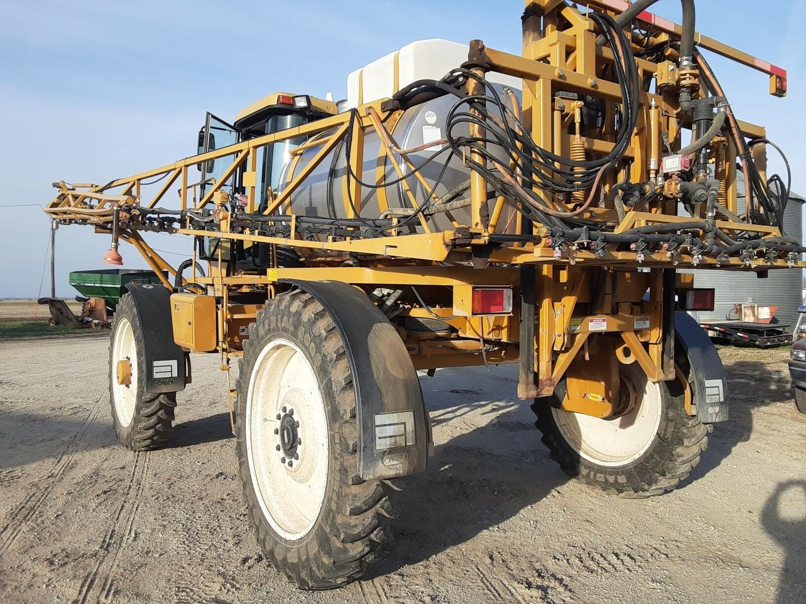 AgChem RoGator 1254 SelfPropelled Sprayer 48,000 Machinery Pete