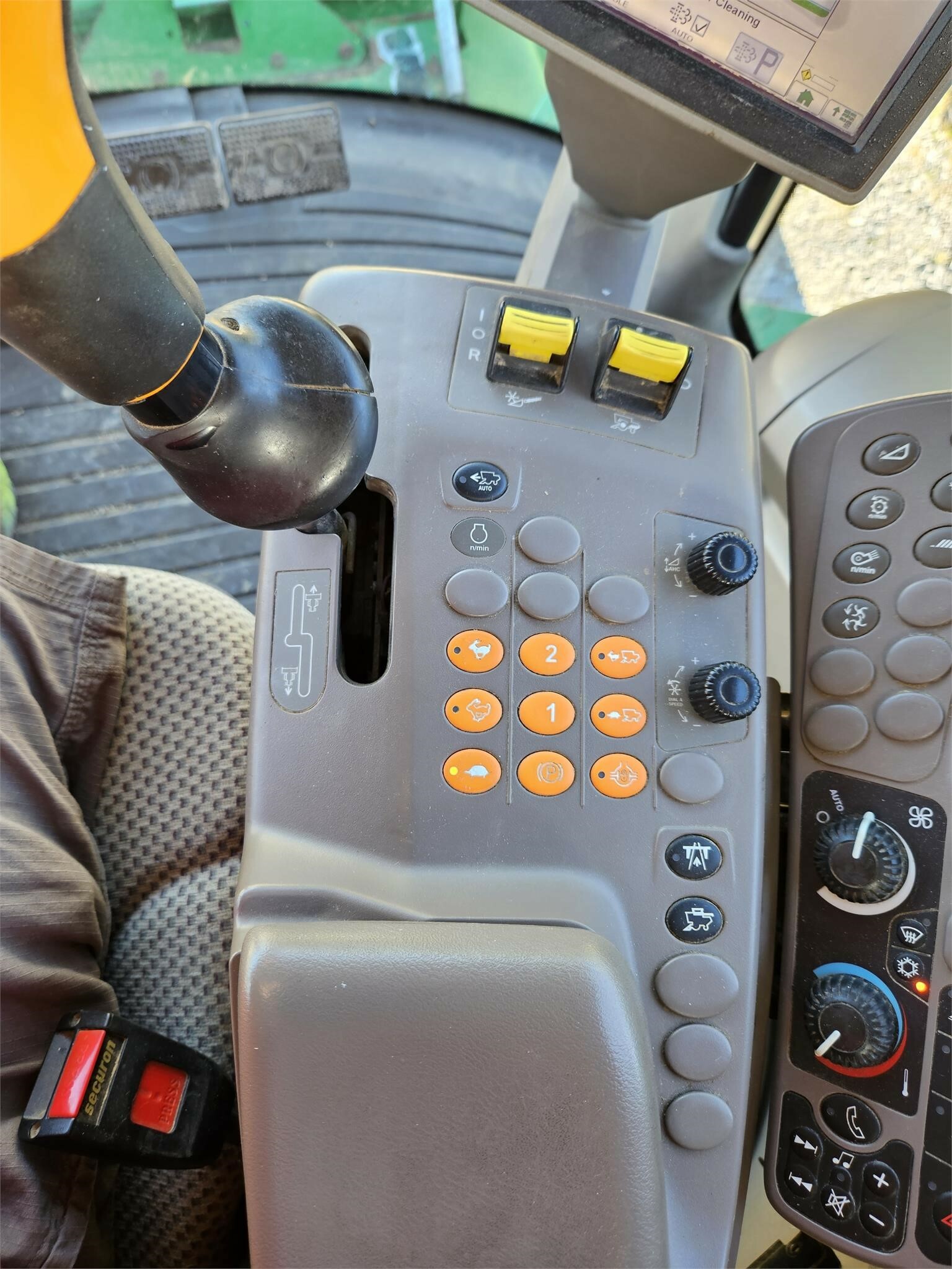 2014 John Deere S680 Combine