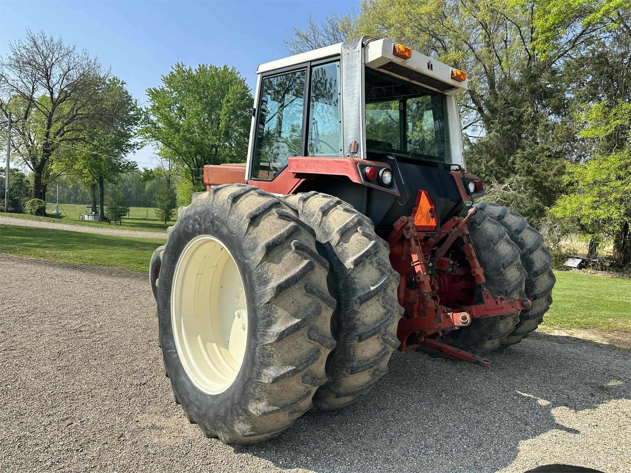  International Harvester 1586 Tractor