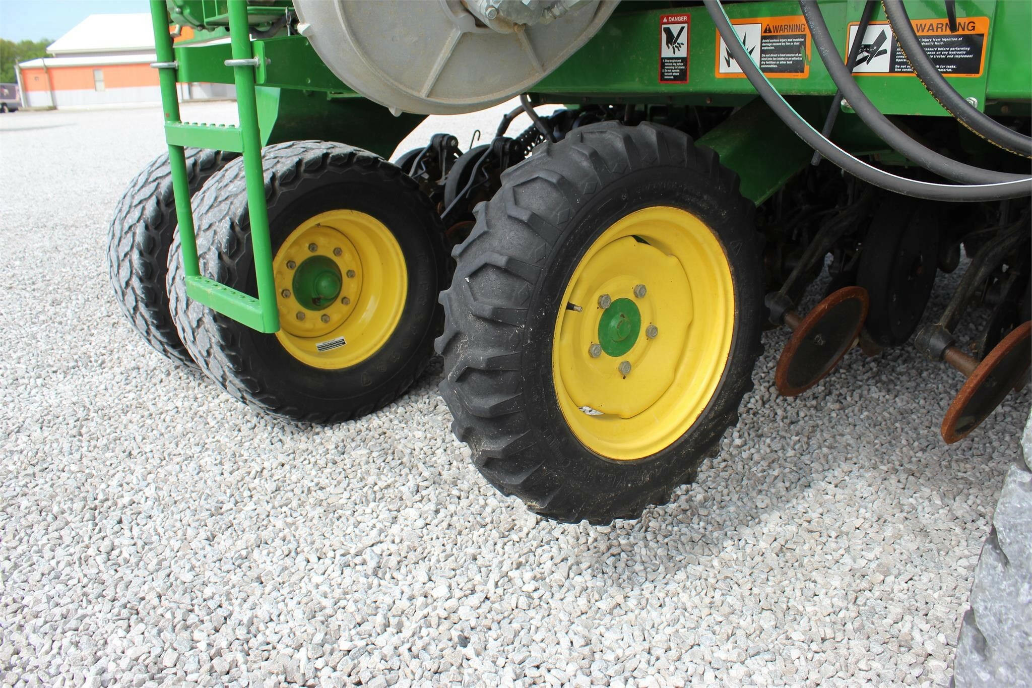 2011 John Deere 1990 Air Seeder 84,500 Machinery Pete