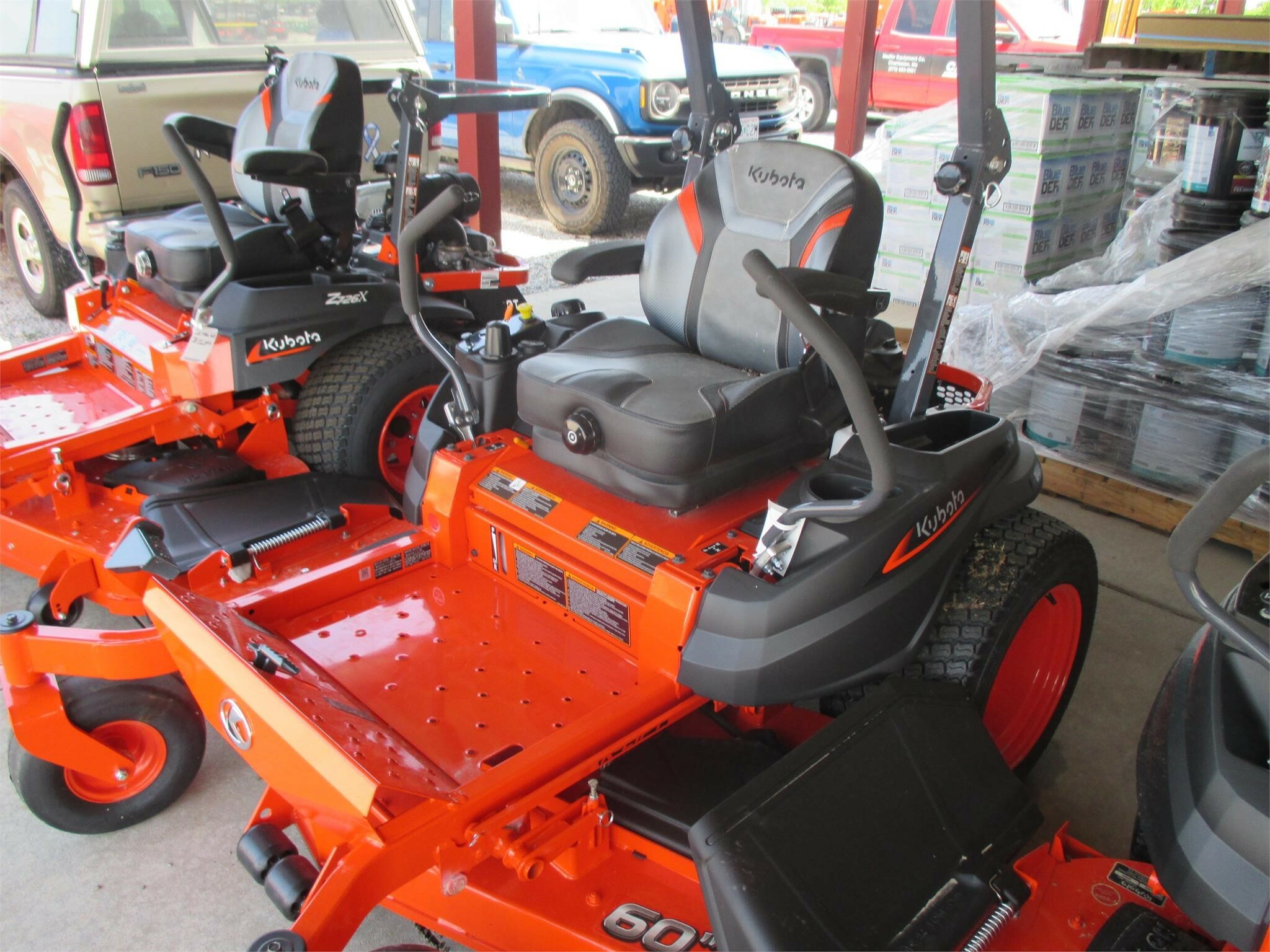 2023 Kubota Z422 Lawn Mower