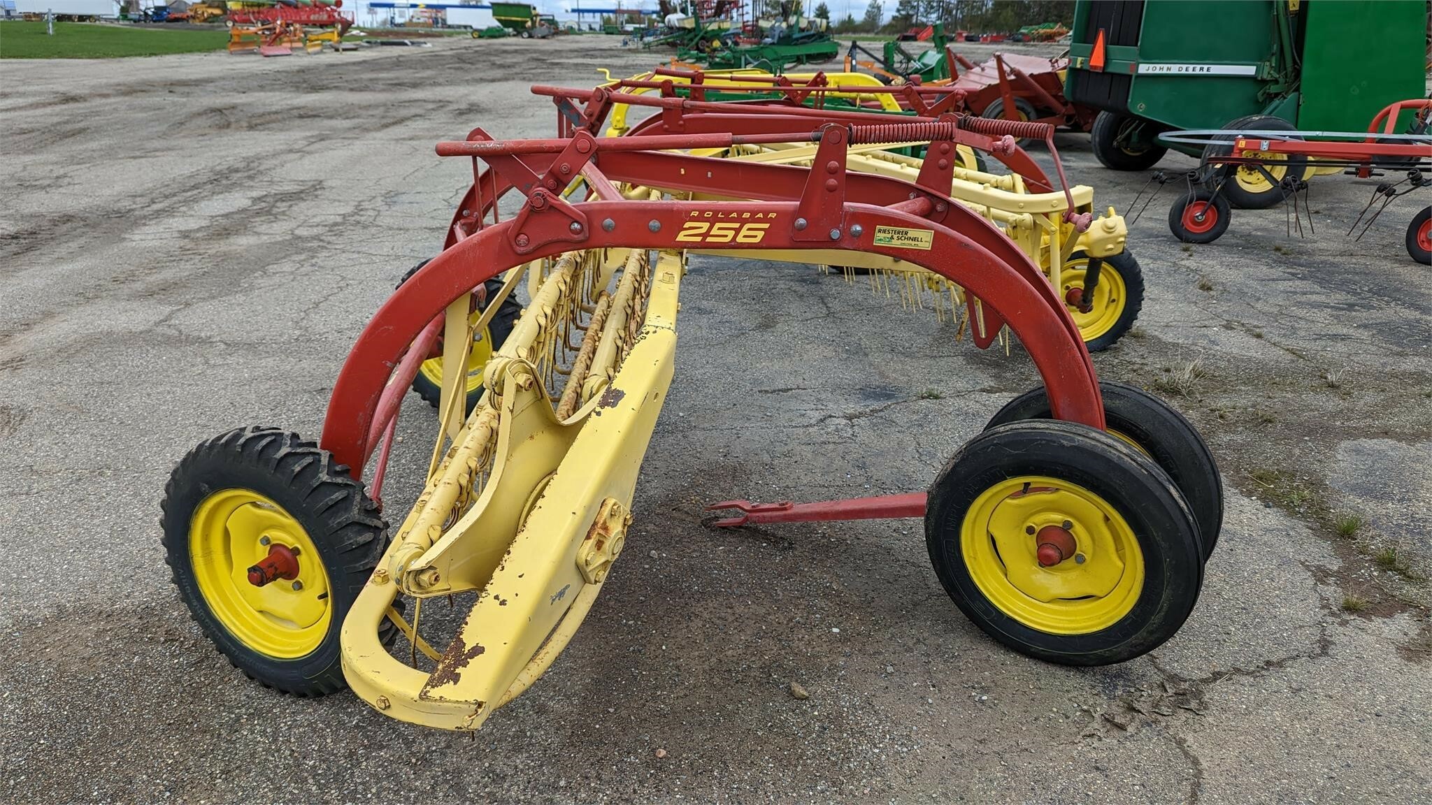  New Holland Rolabar 256 Rake