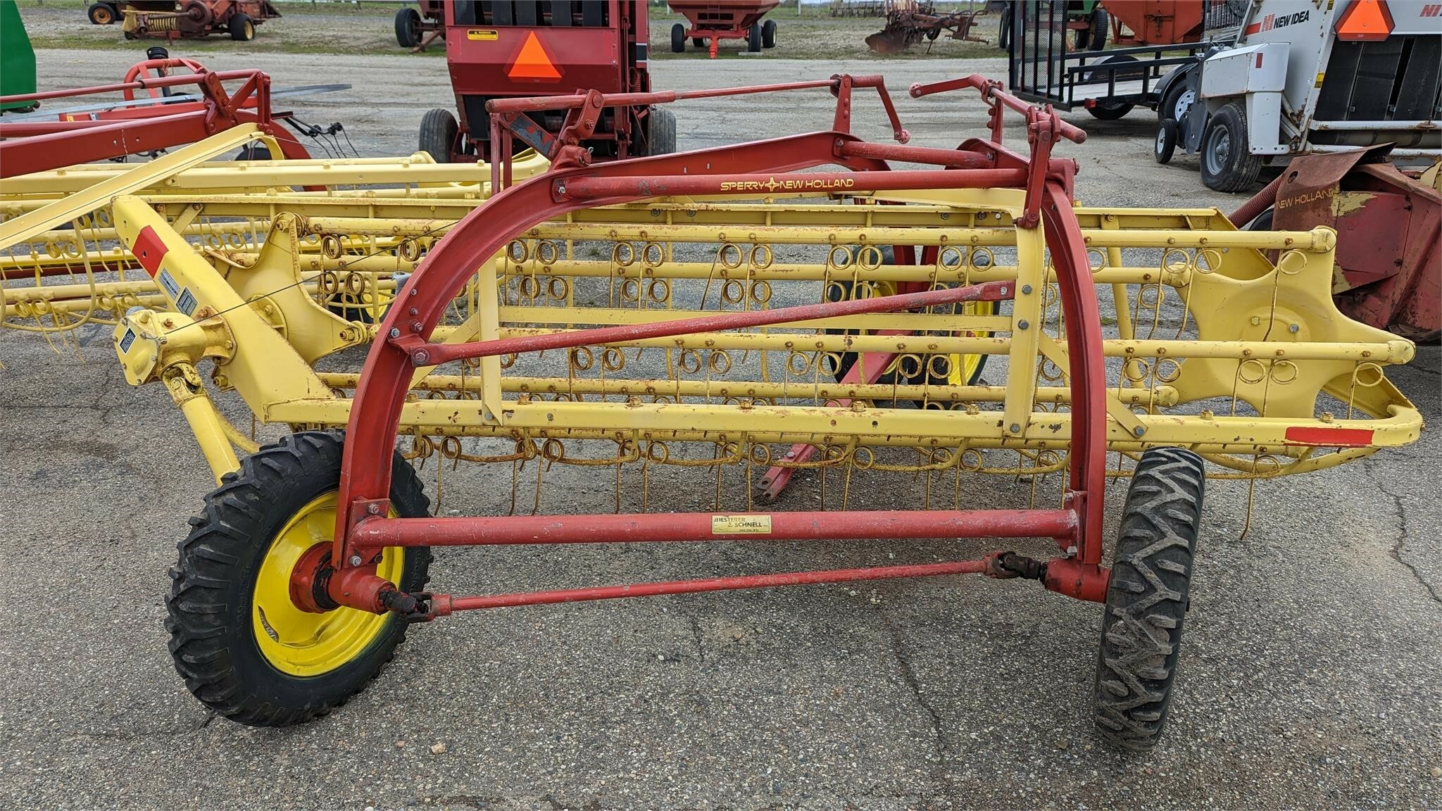  New Holland Rolabar 256 Rake