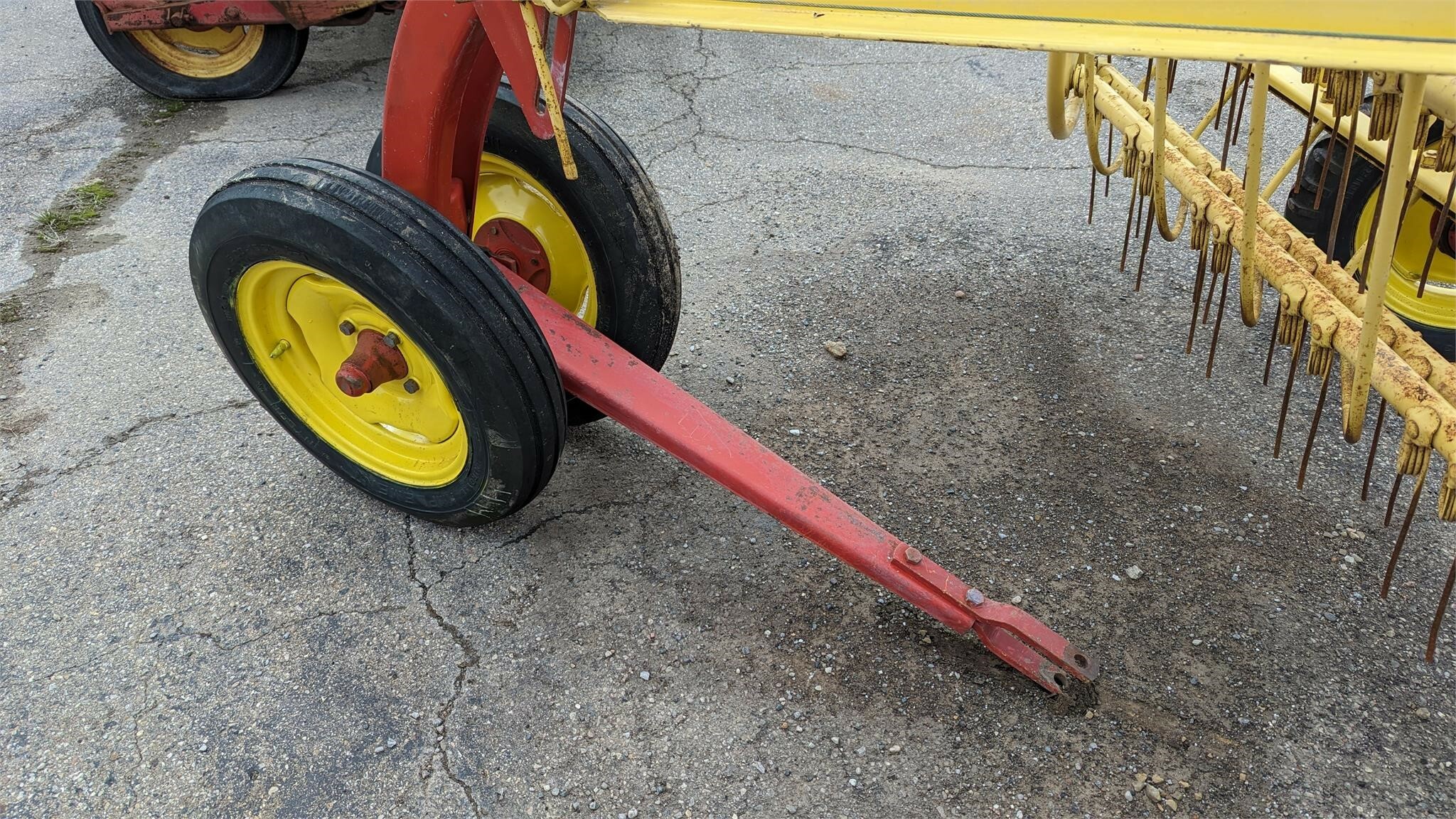  New Holland Rolabar 256 Rake