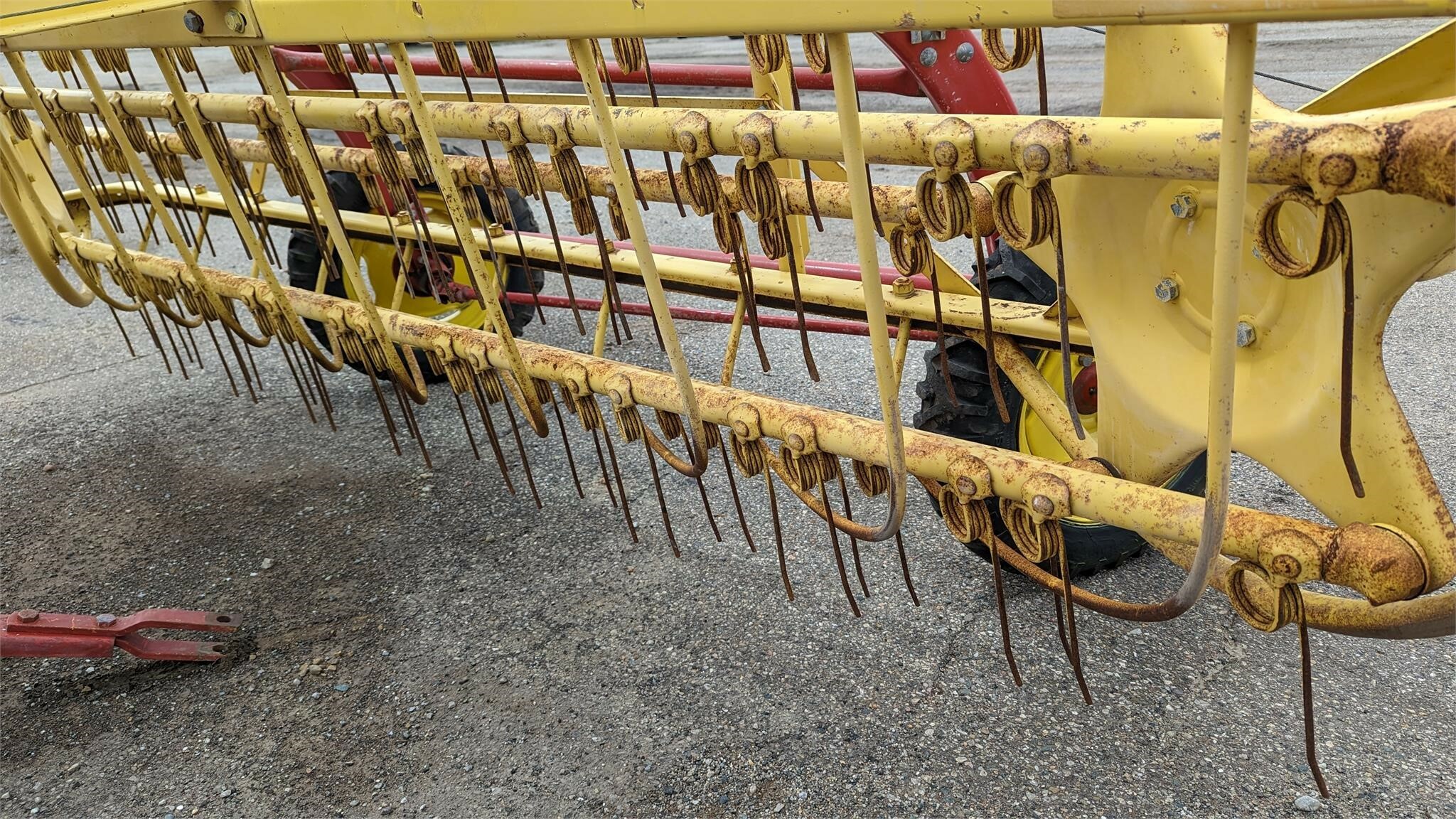  New Holland Rolabar 256 Rake