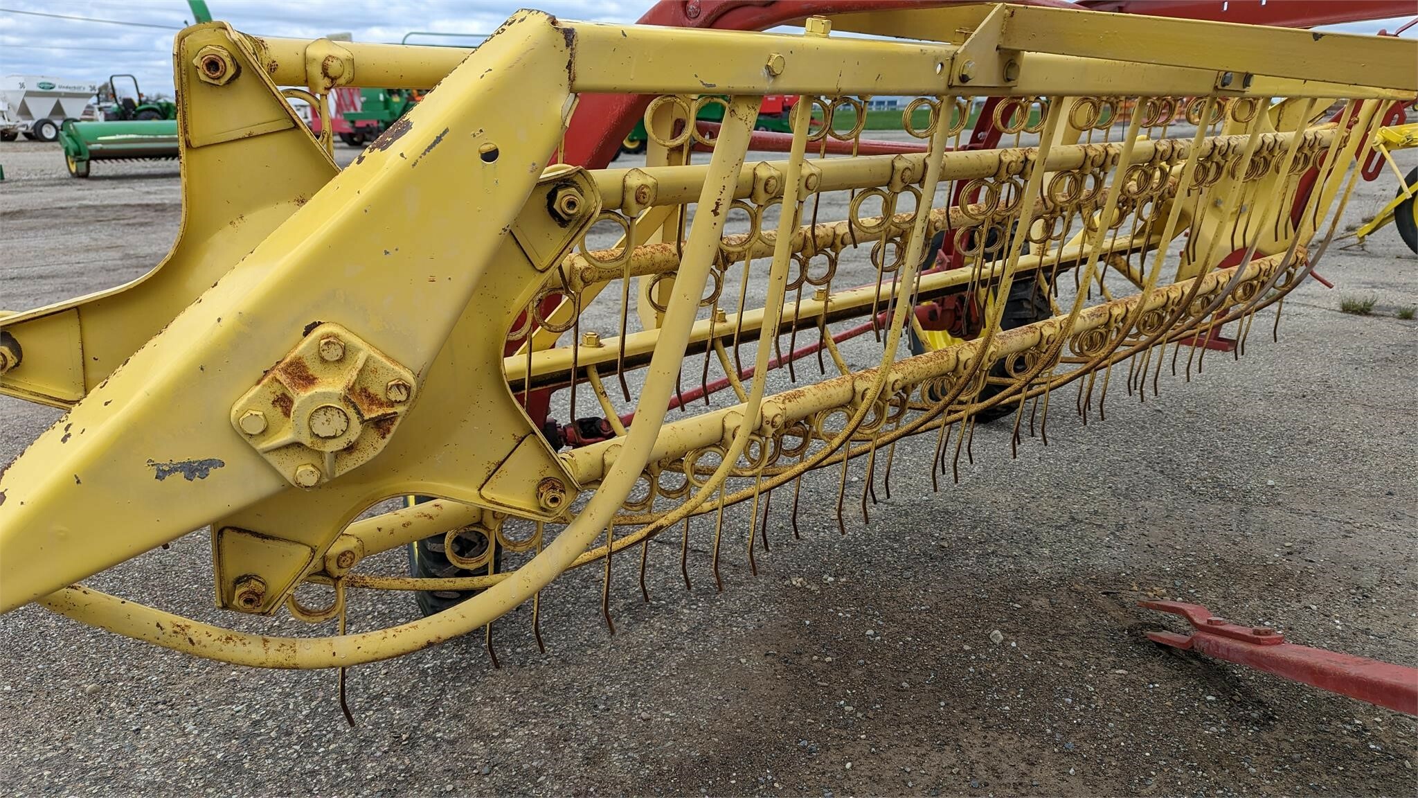  New Holland Rolabar 256 Rake