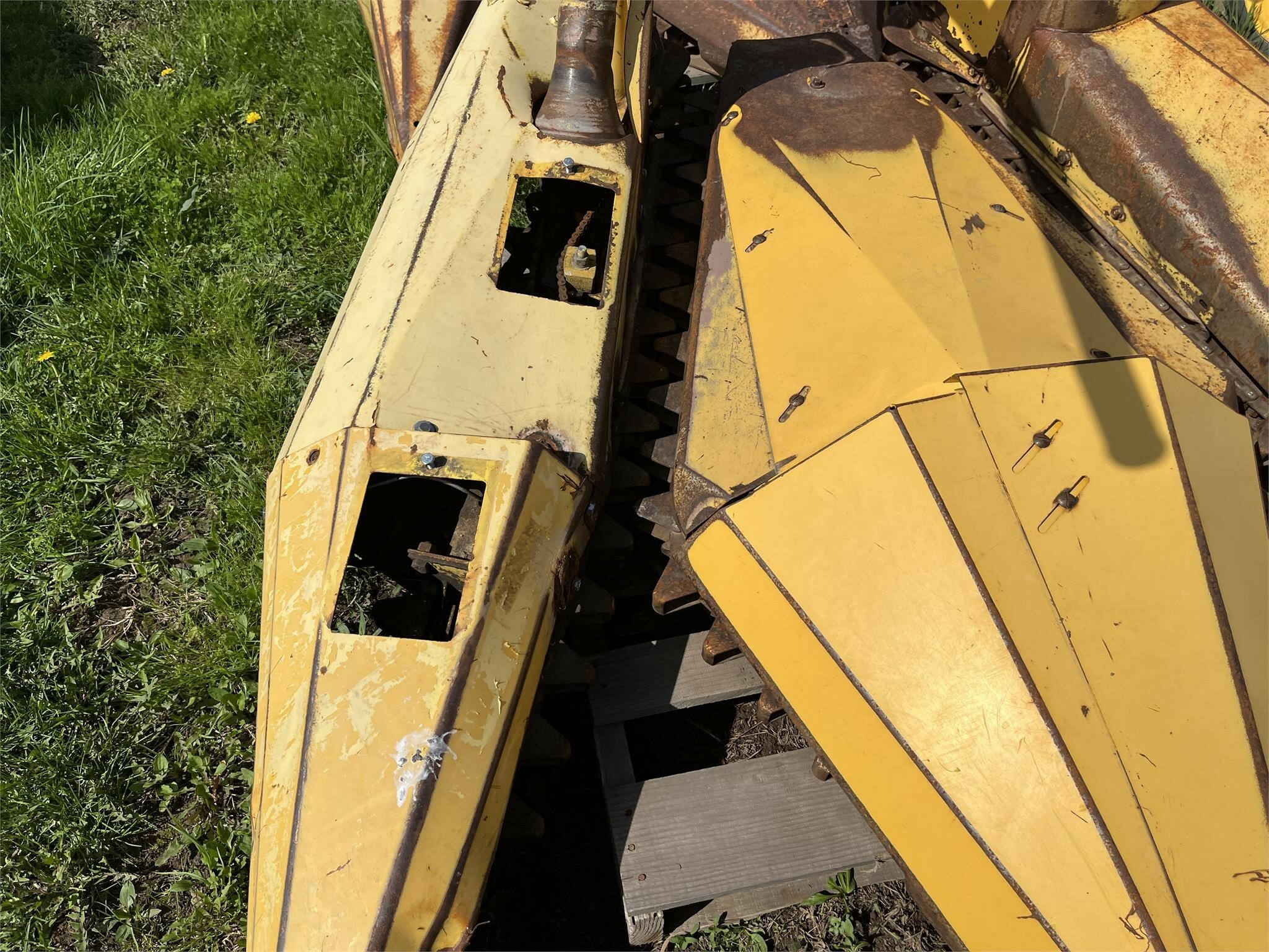 1991 New Holland 824 Pull-Type Forage Harvester