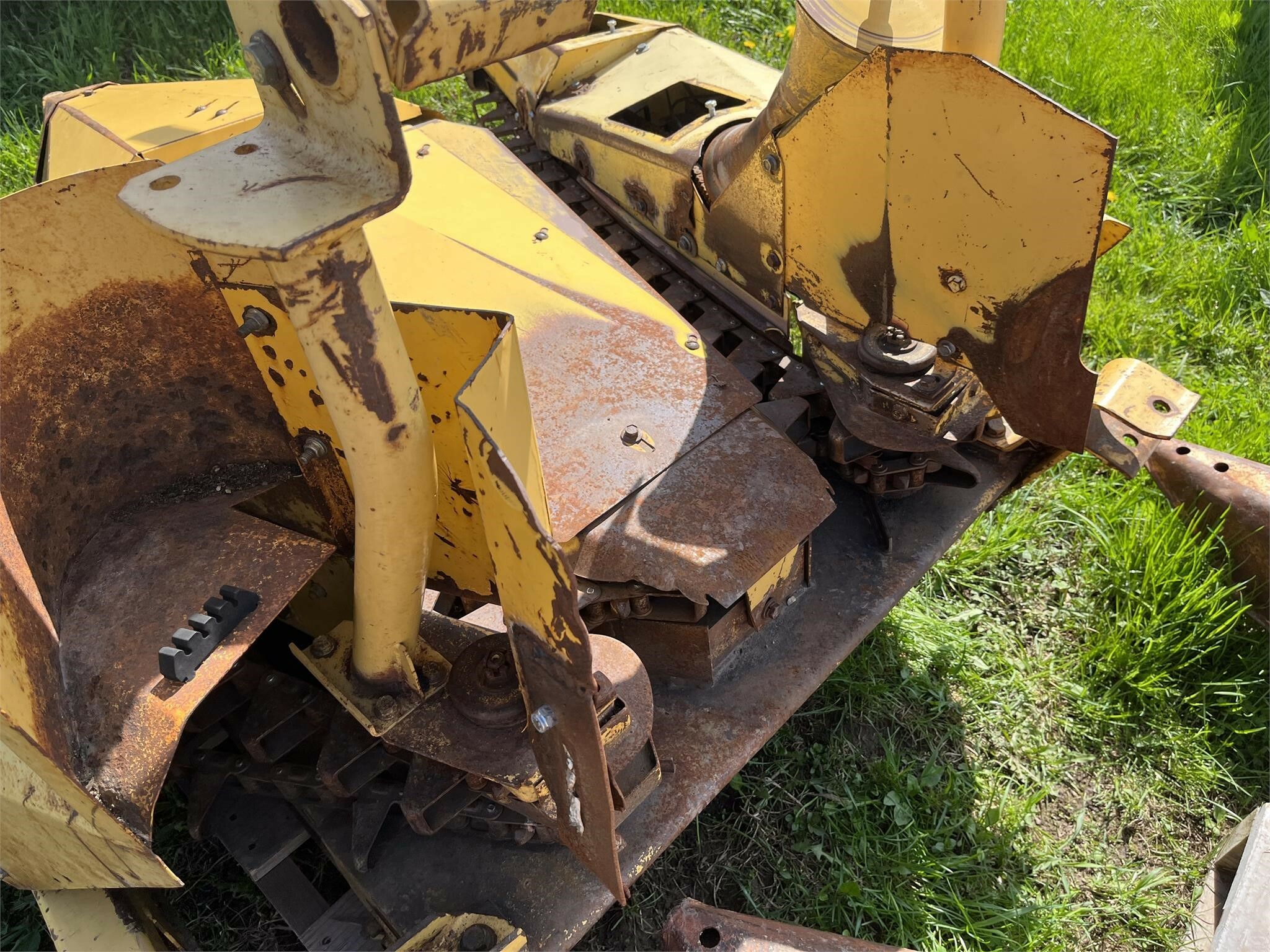 1991 New Holland 824 Pull-Type Forage Harvester