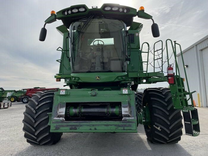 2015 John Deere S670 Combine