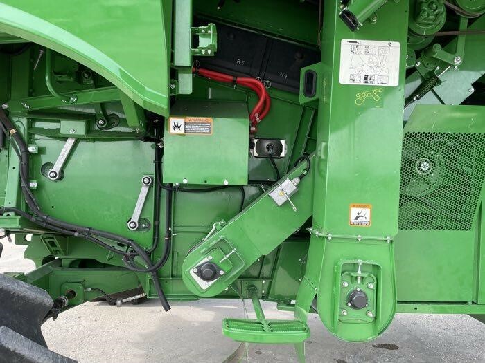 2015 John Deere S670 Combine