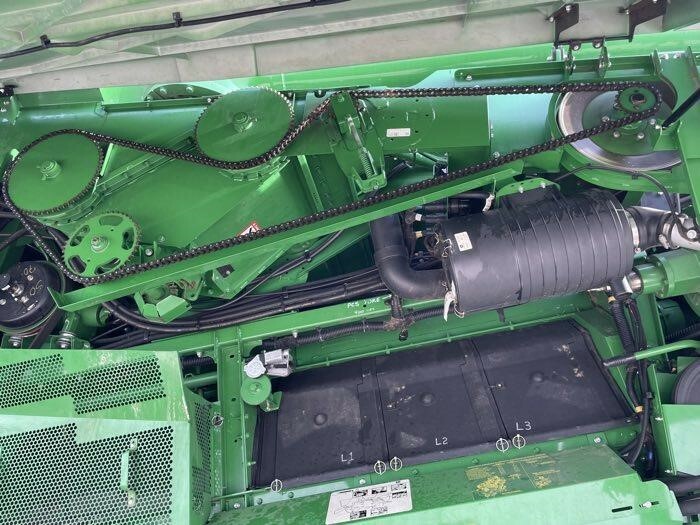 2015 John Deere S670 Combine