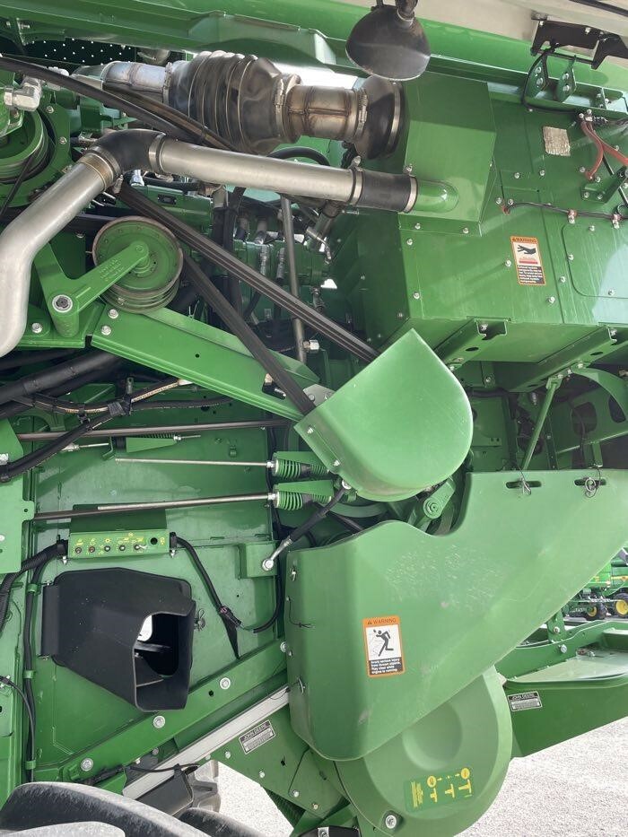 2015 John Deere S670 Combine