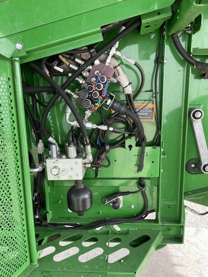 2015 John Deere S670 Combine