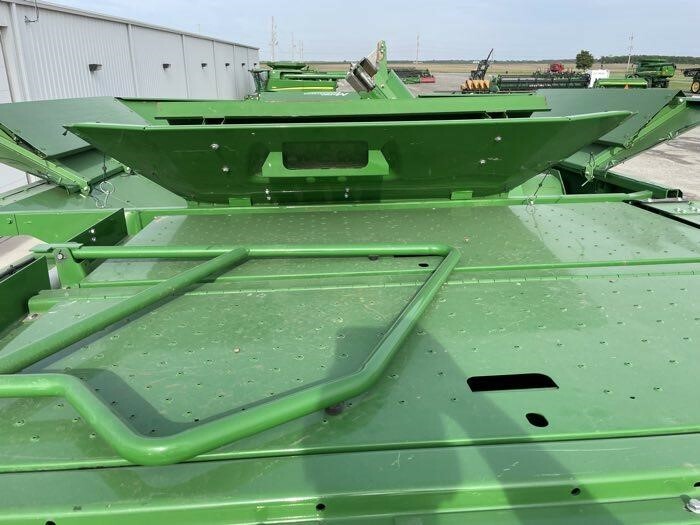 2015 John Deere S670 Combine